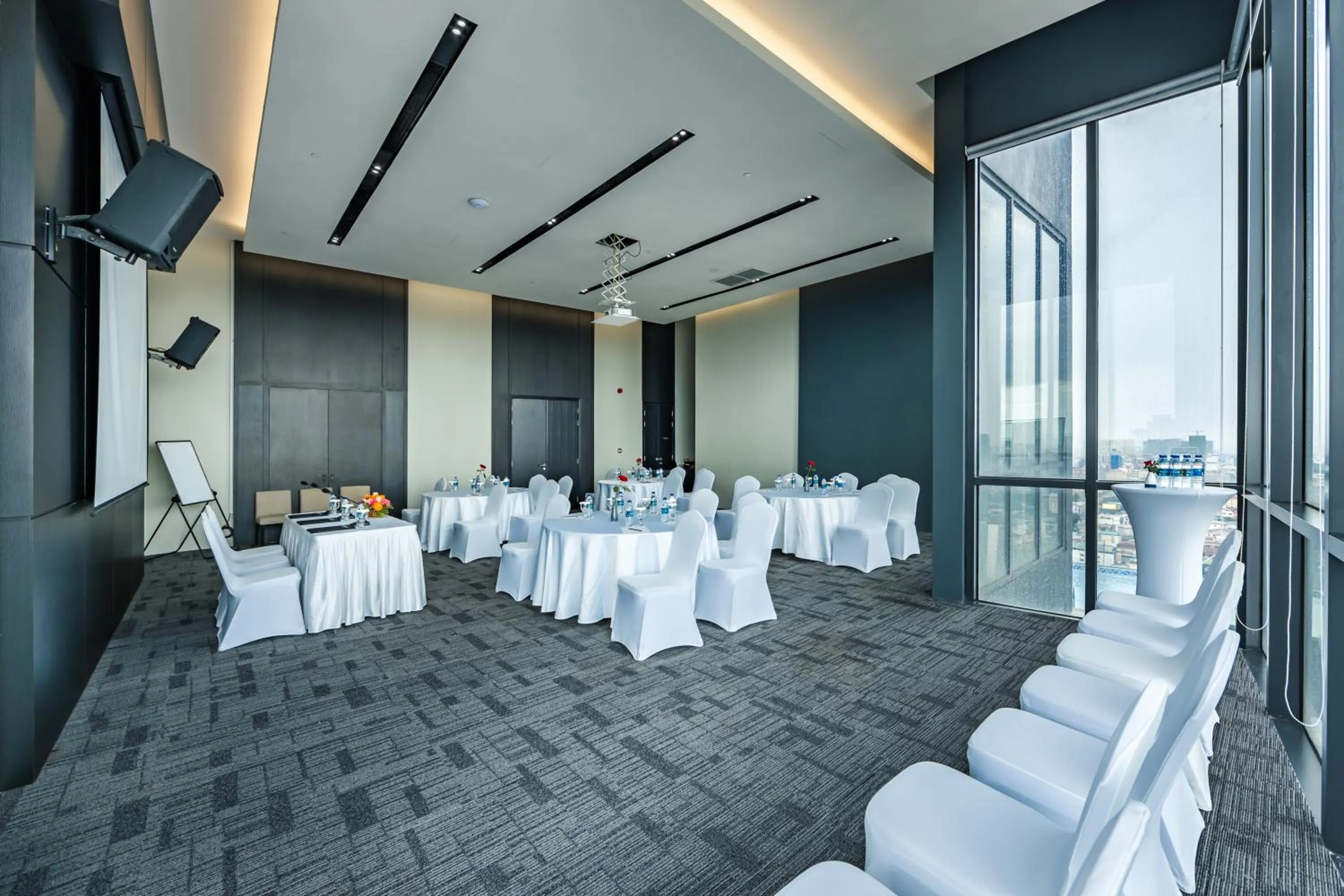 Meeting/conference room in Luxcity Hotel & Apartment
