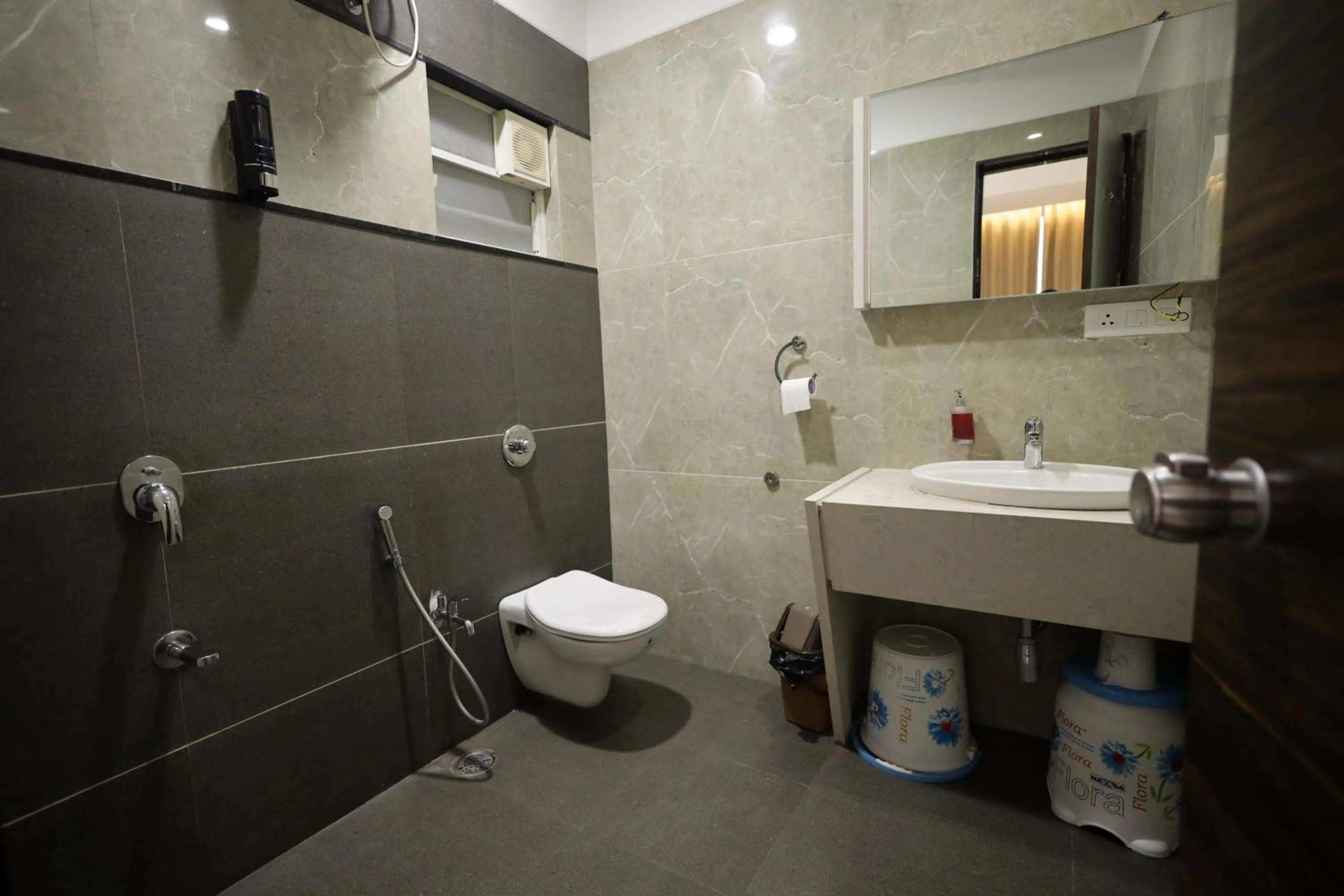 Hotel President Banquet & Lawn