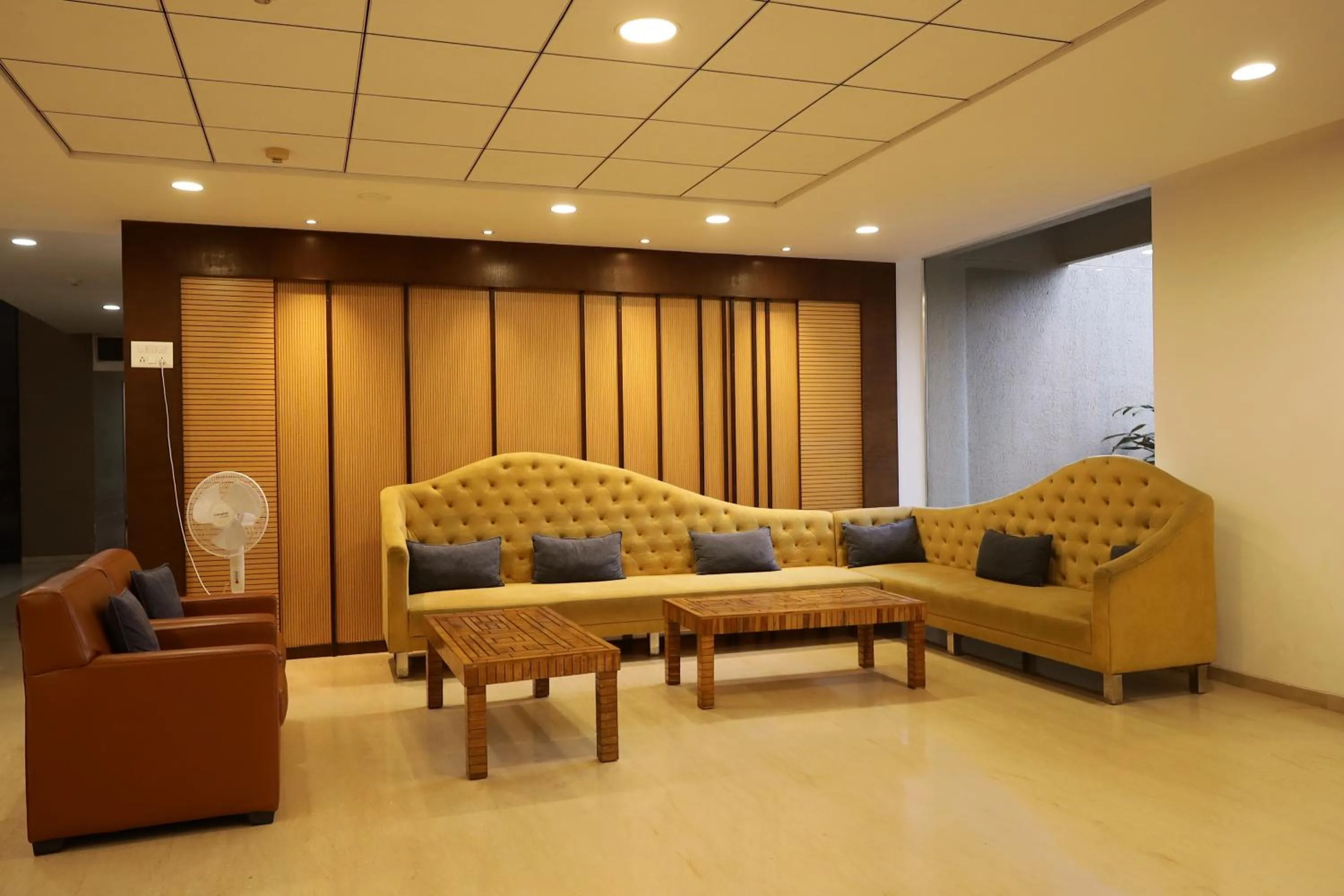 Hotel President Banquet & Lawn