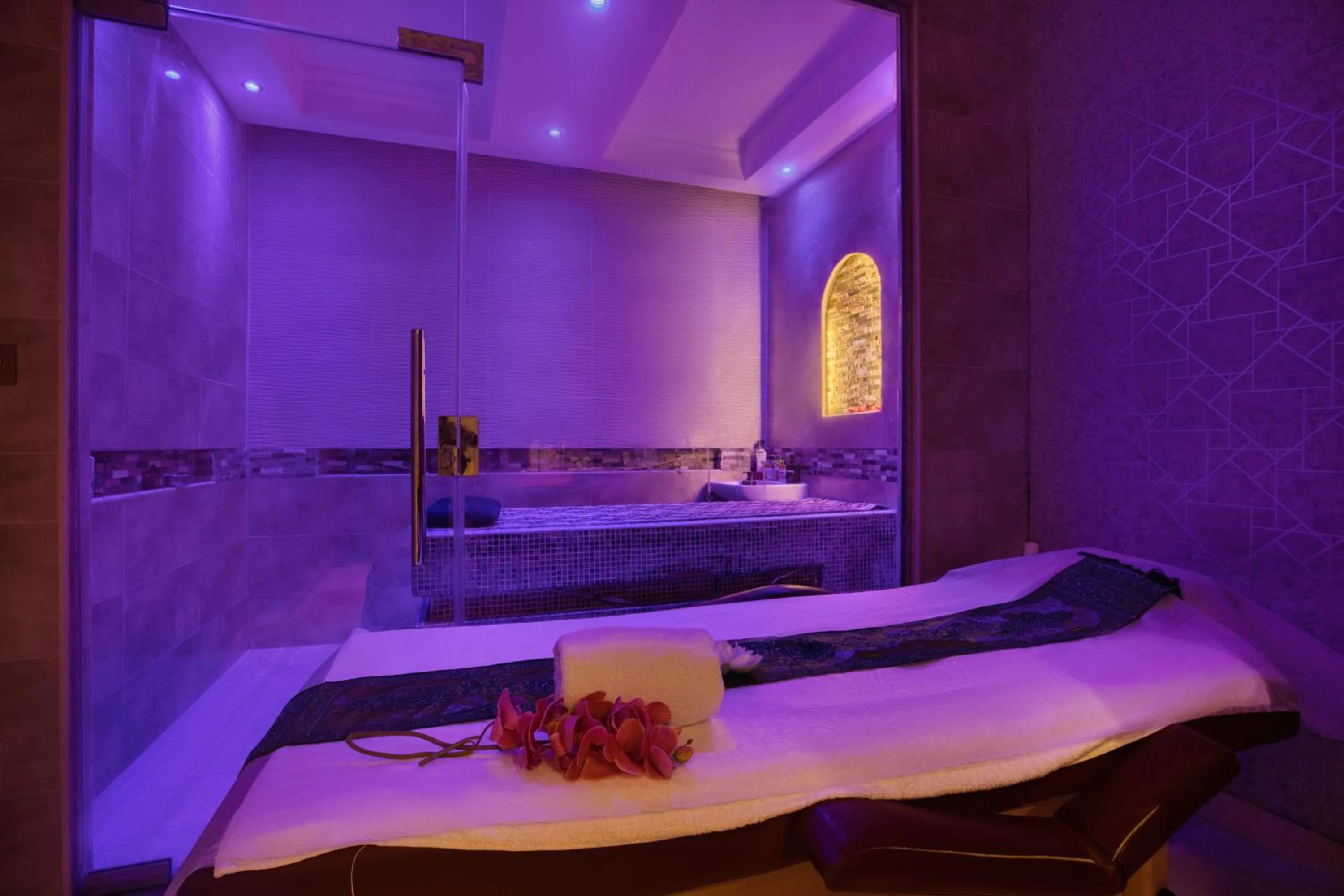 Spa and wellness centre/facilities, Bed in Swiss-Belinn Doha