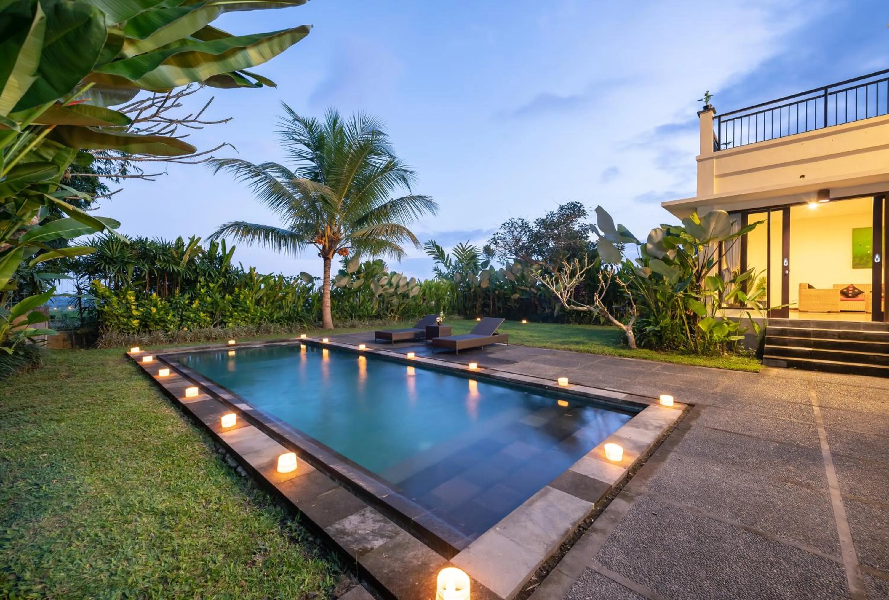 Swimming pool in Mardika Private Villa