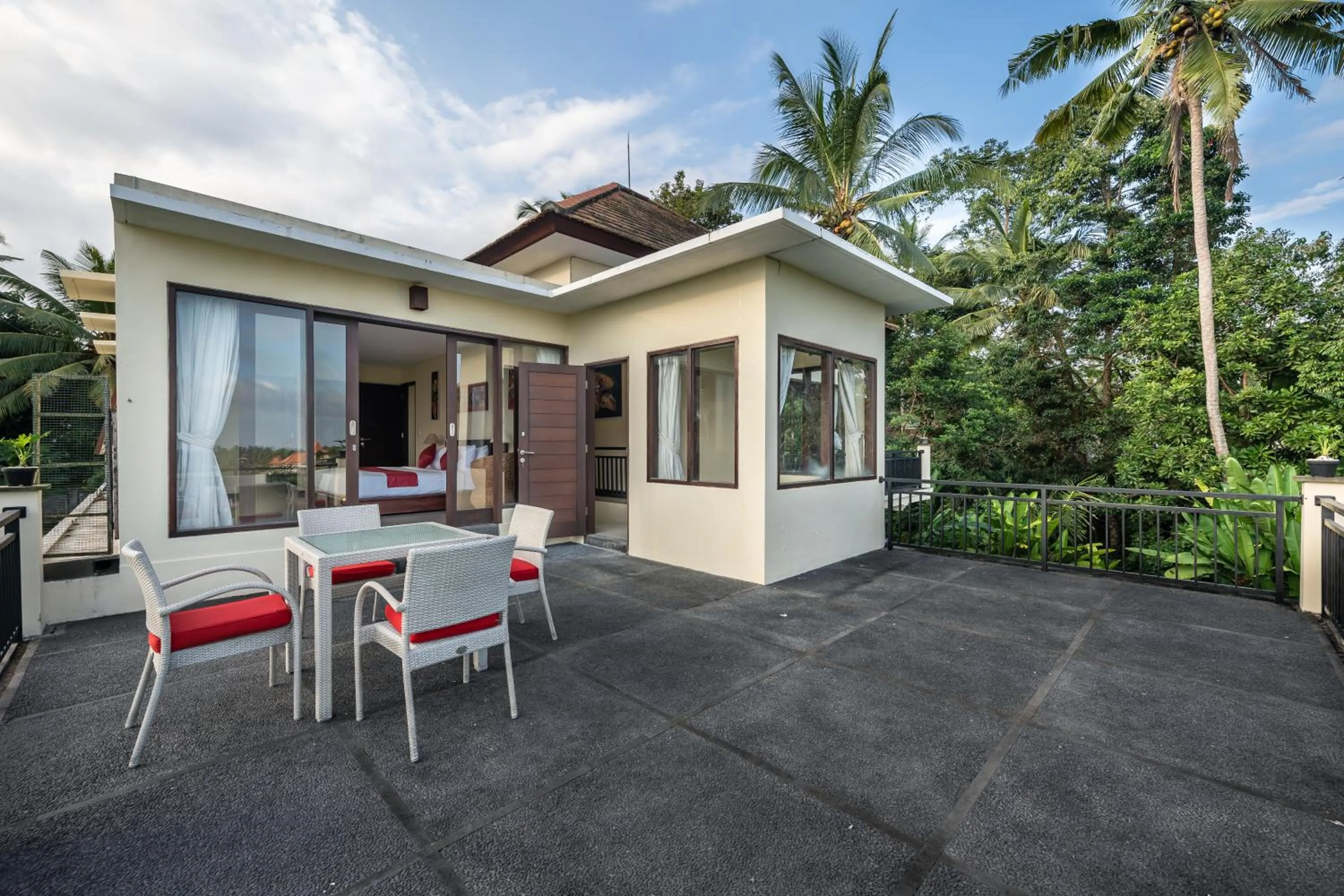 Property building in Mardika Private Villa