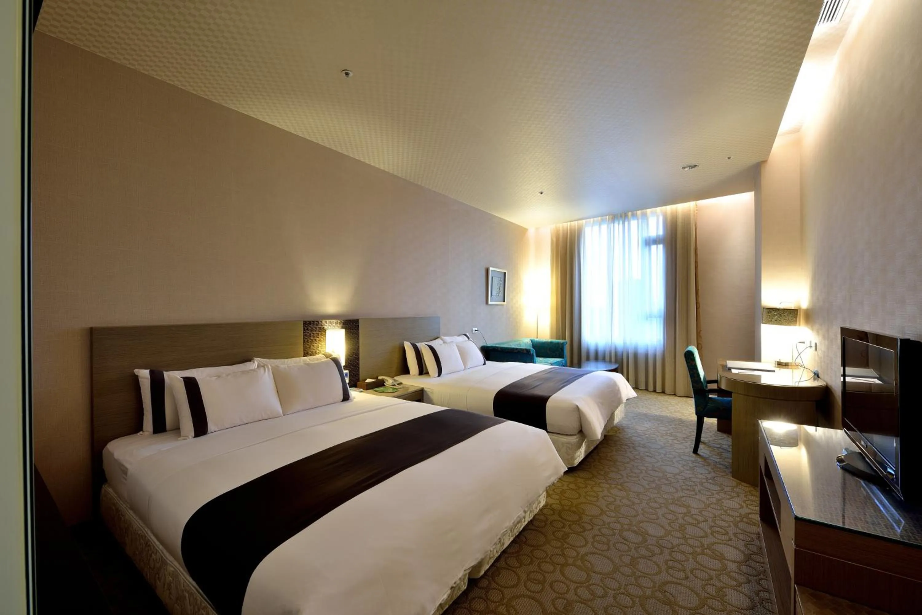 Photo of the whole room, Bed in Shinkansen Grand Hotel