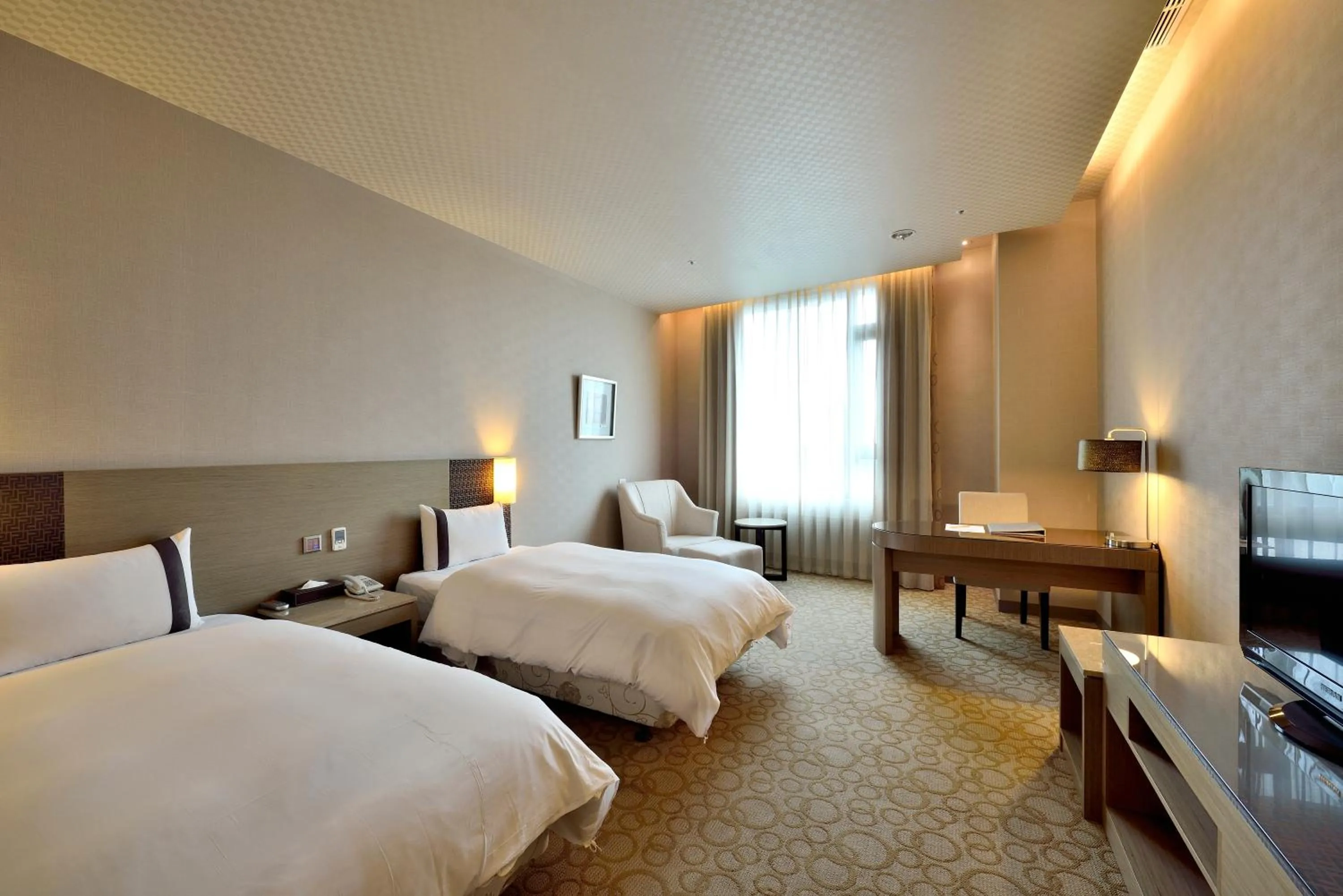 Photo of the whole room, Bed in Shinkansen Grand Hotel