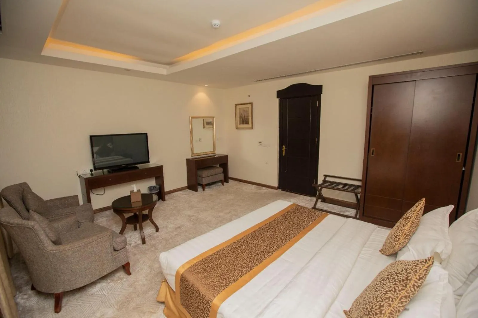 Bed in Sanam Hotel Suites - Riyadh
