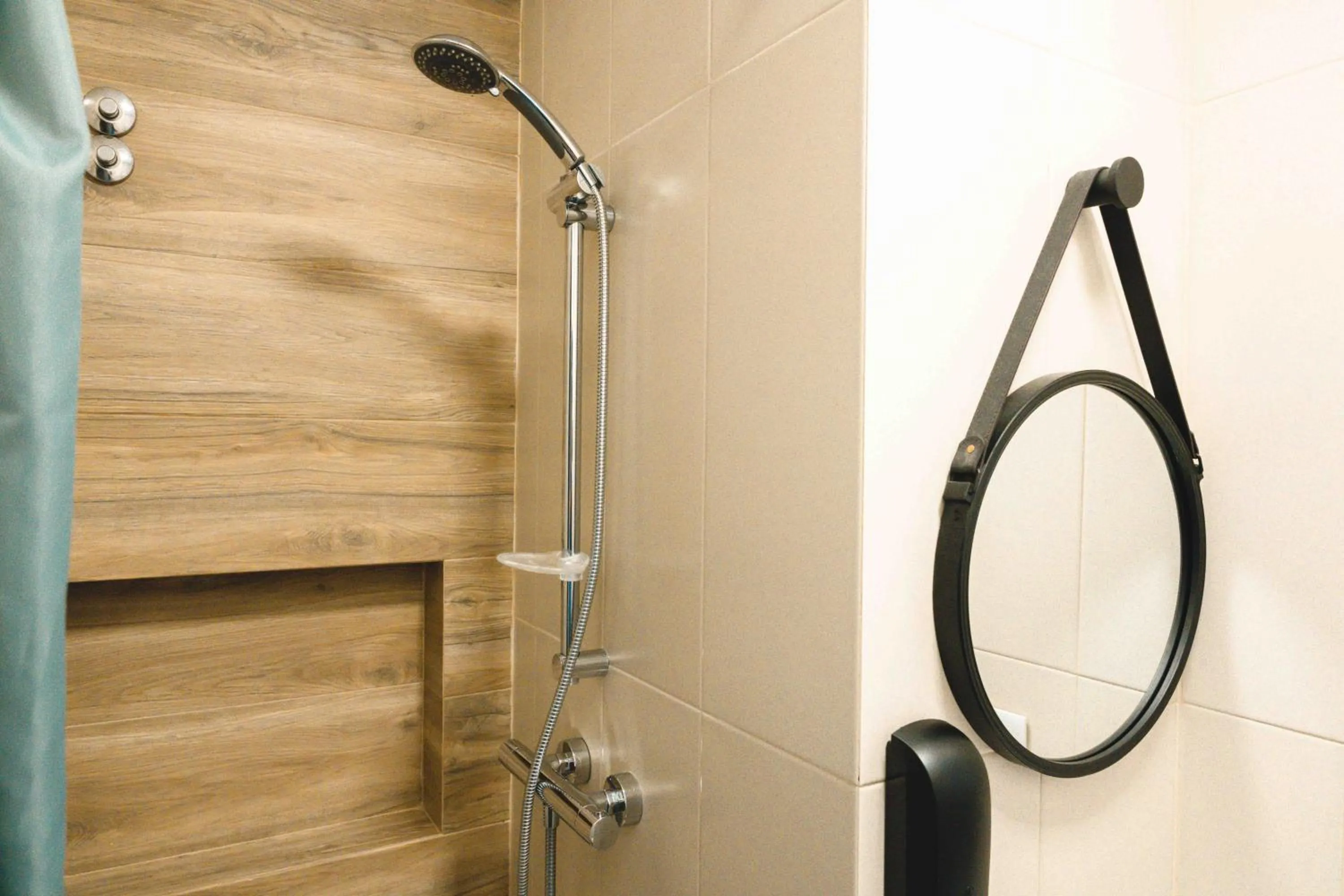 Toilet in Cascais Bay Hostel