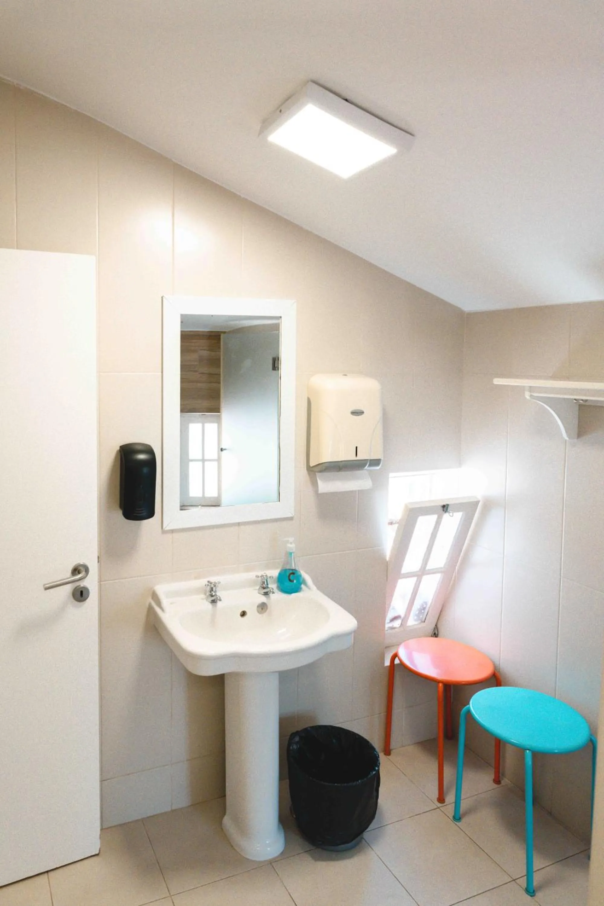 Toilet in Cascais Bay Hostel