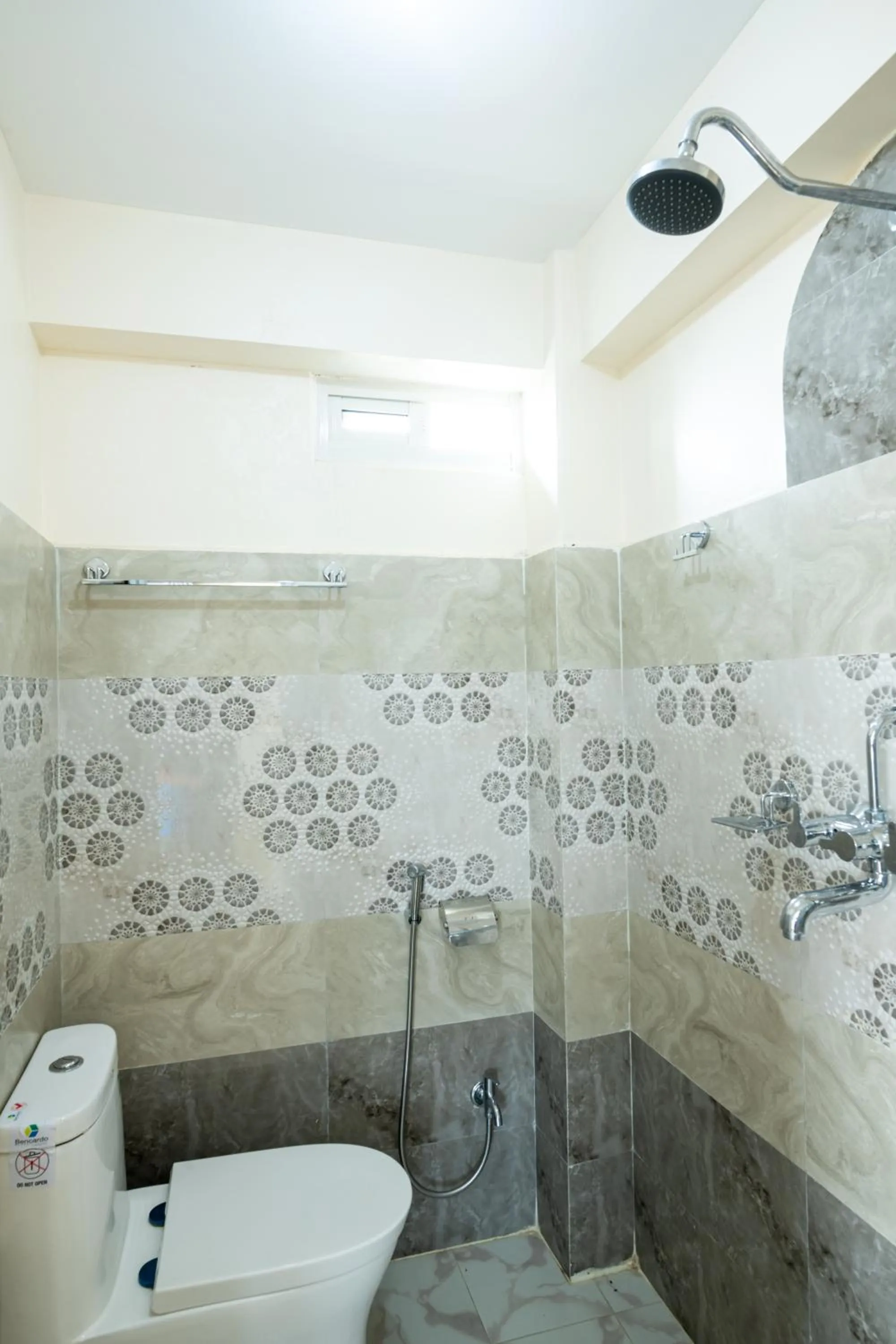 Shower in Pokhara Tourist Home