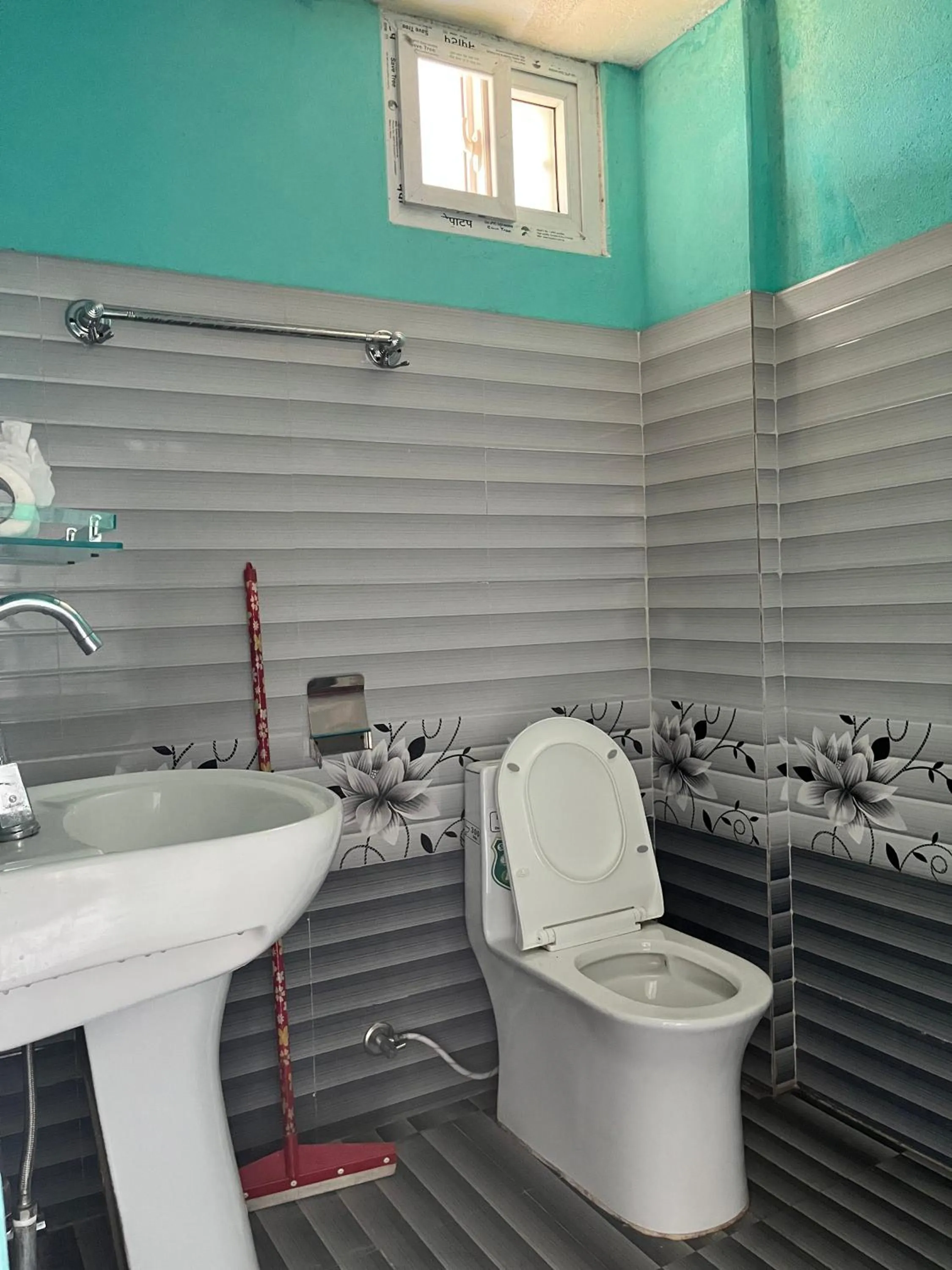 Toilet in Pokhara Tourist Home