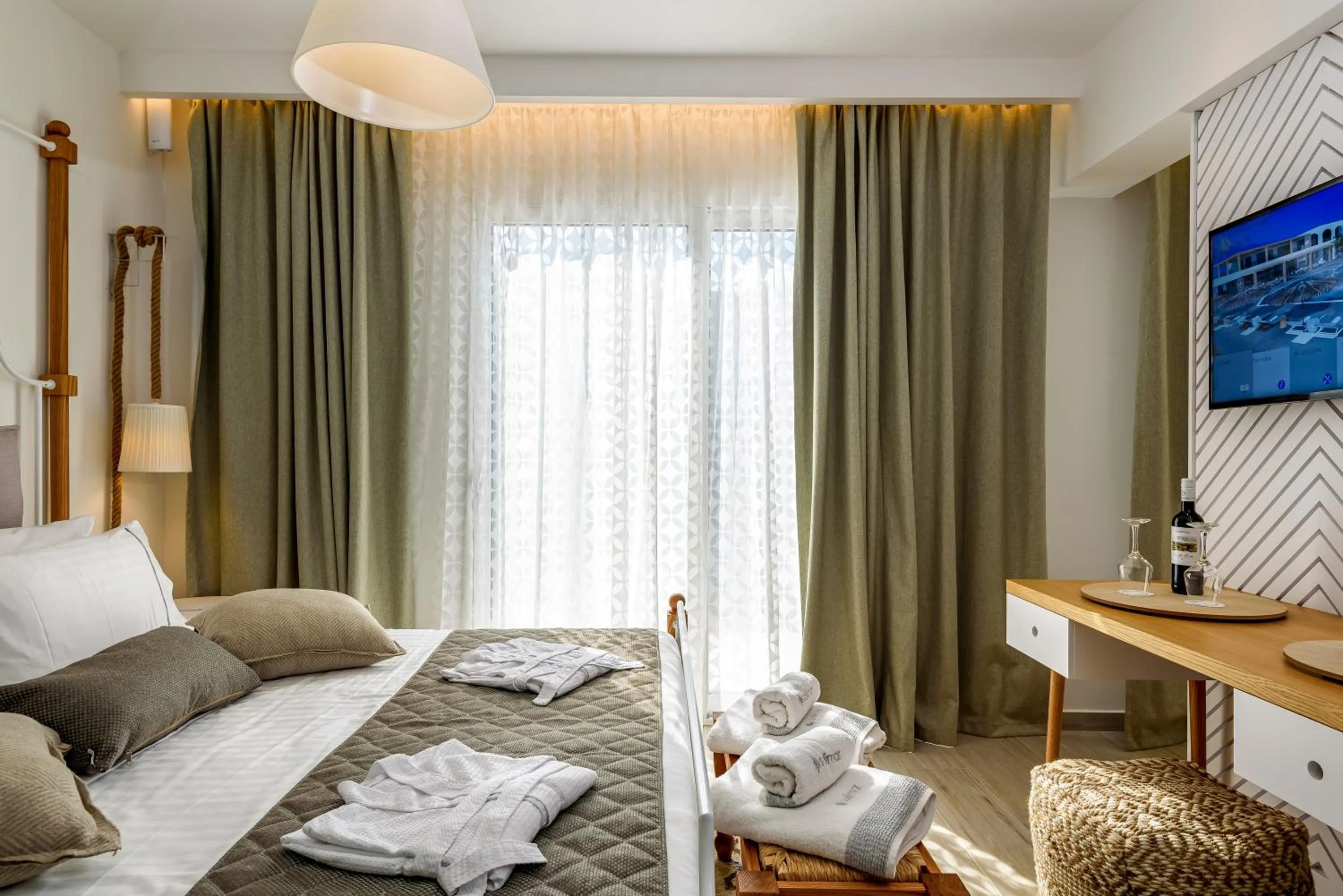 Photo of the whole room, Bed in Solimar White Pearl - Adults Only