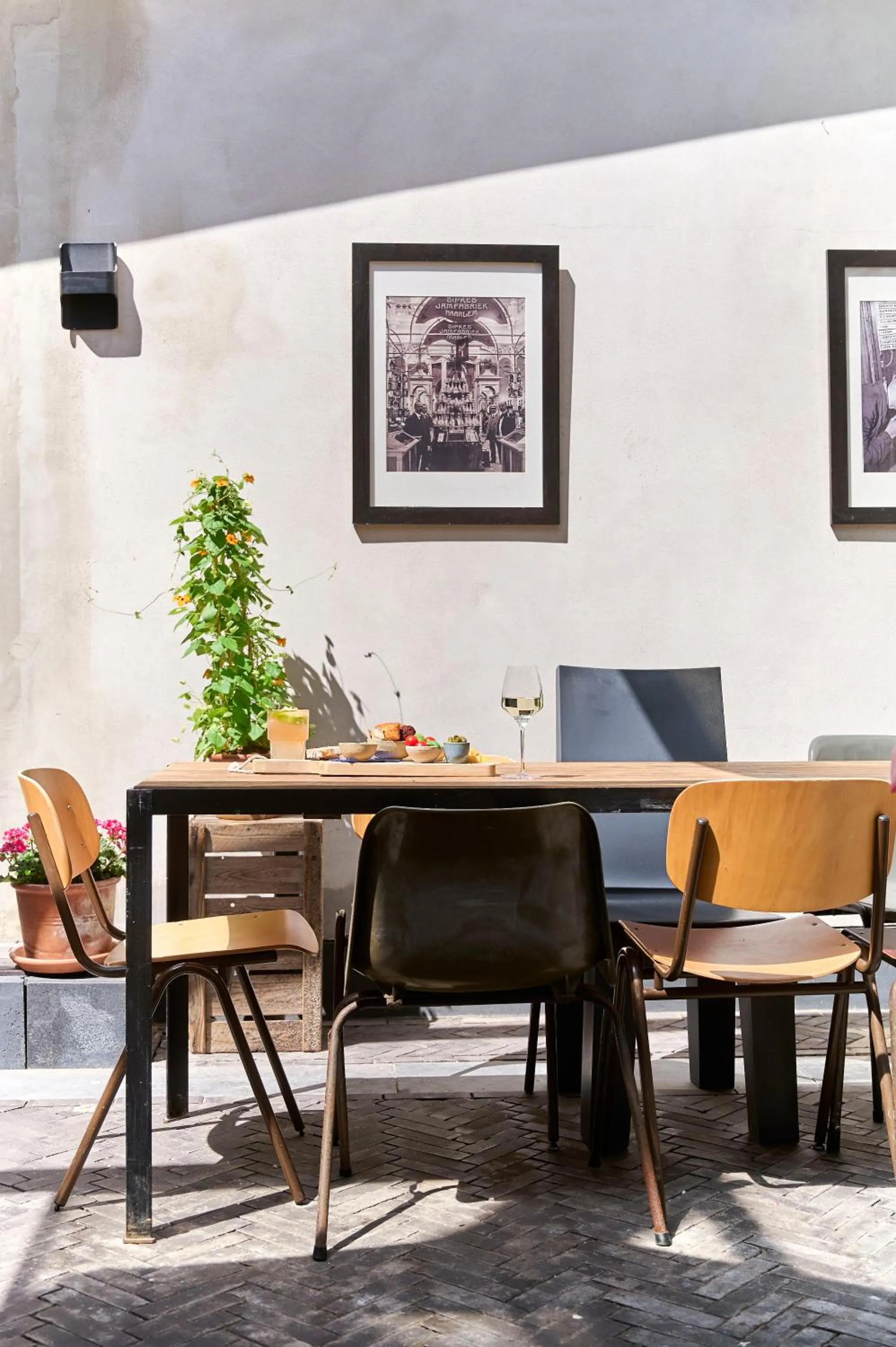 Property building in Hello I'm Local - Boutique Hostel