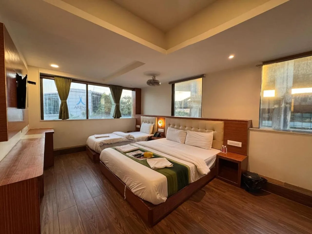 Bedroom, Bed in Aflon midc andheri east