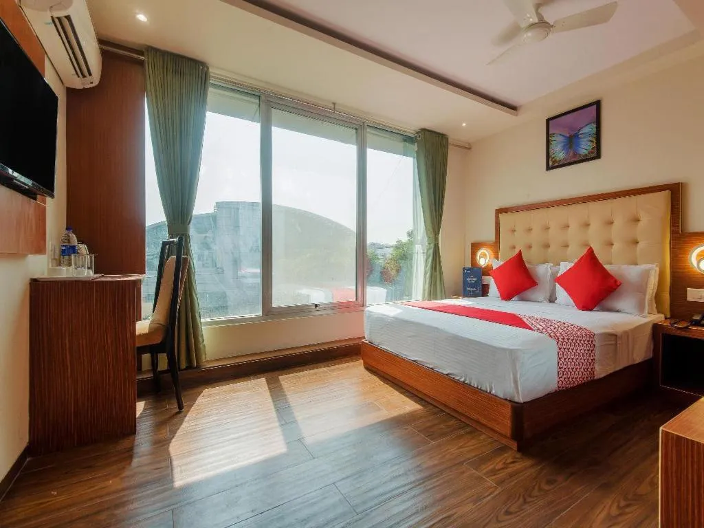Bedroom, Bed in Aflon midc andheri east
