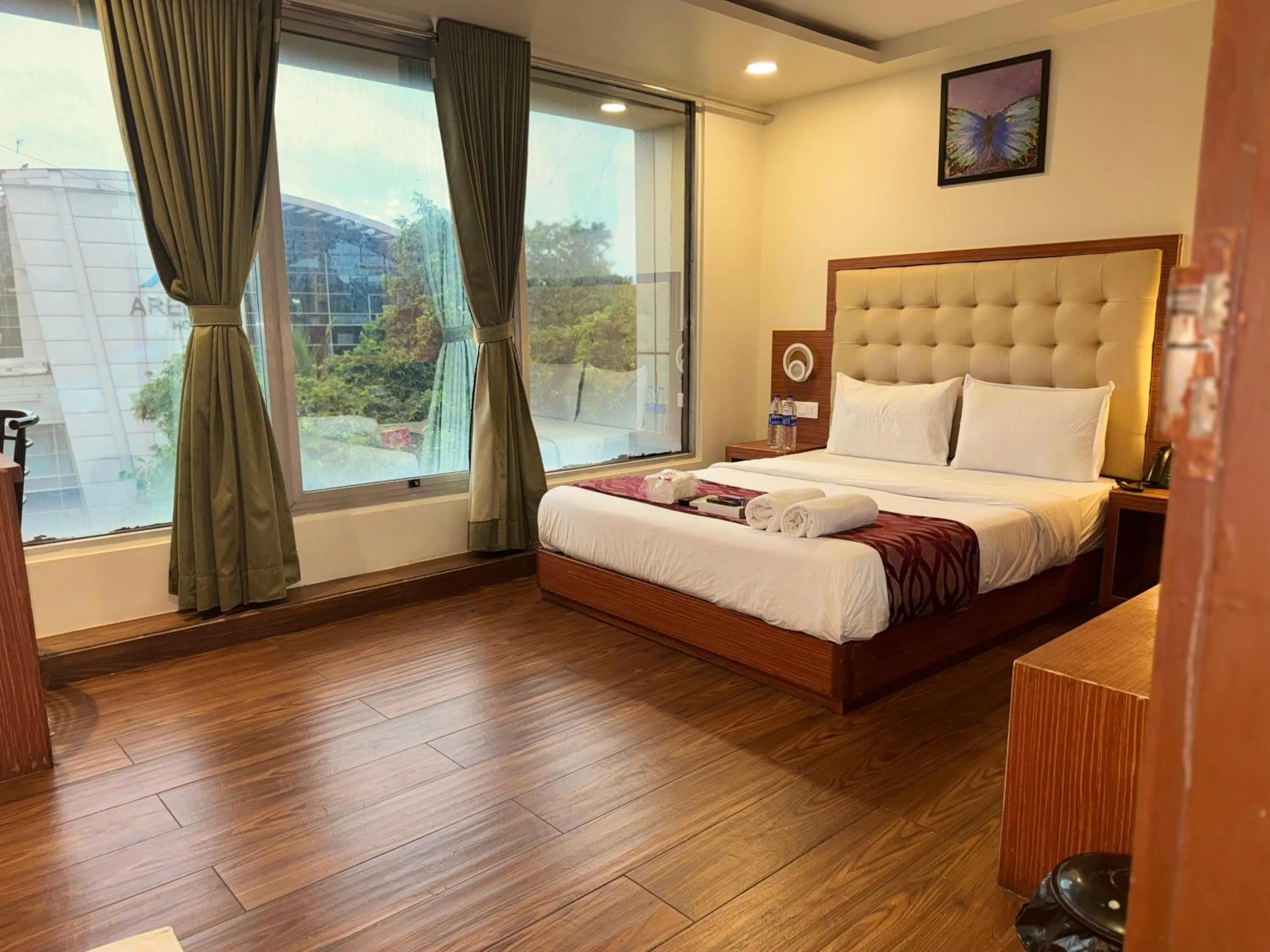 Bedroom, Bed in Aflon midc andheri east