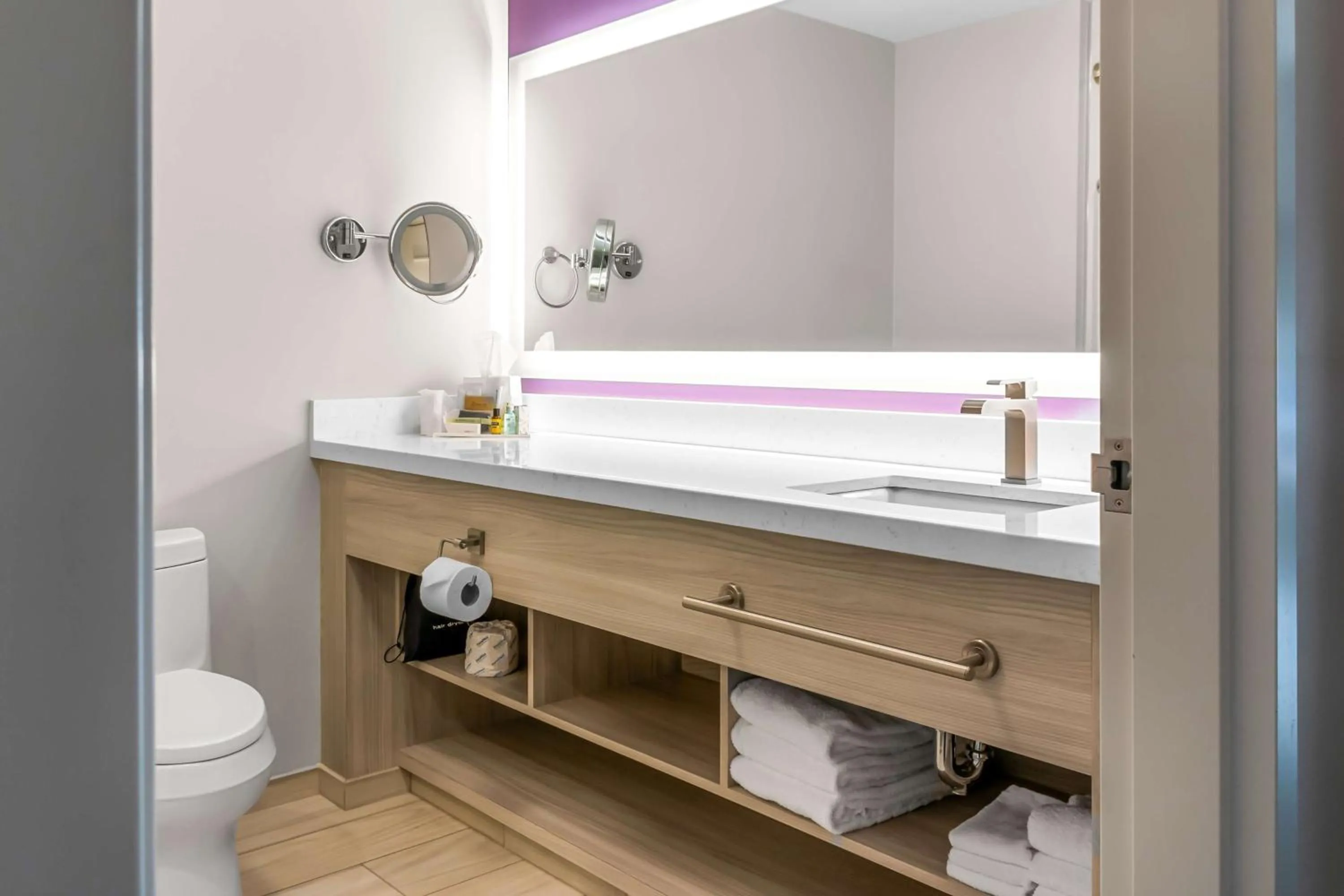 Bedroom in Best Western Premier Winnipeg East