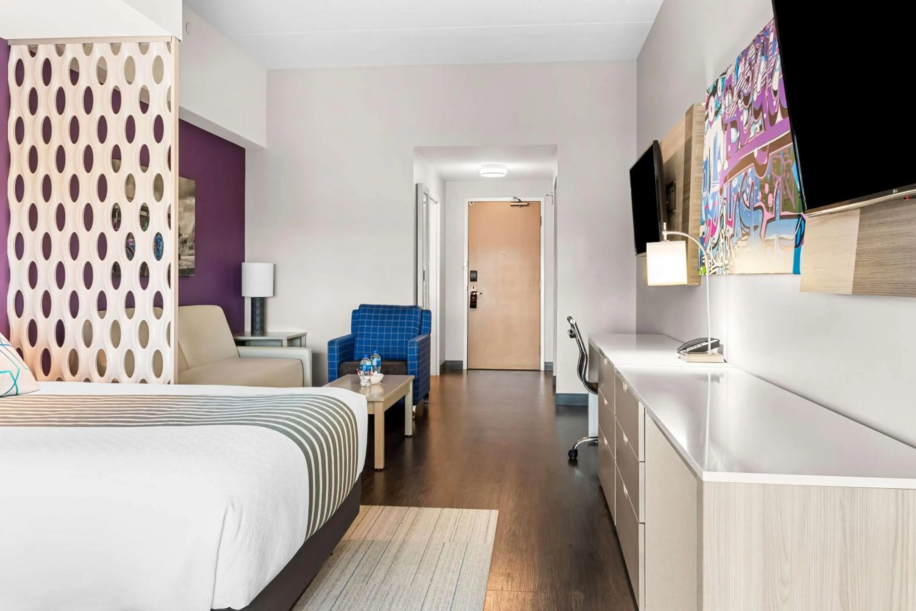 Photo of the whole room, Bed in Best Western Premier Winnipeg East