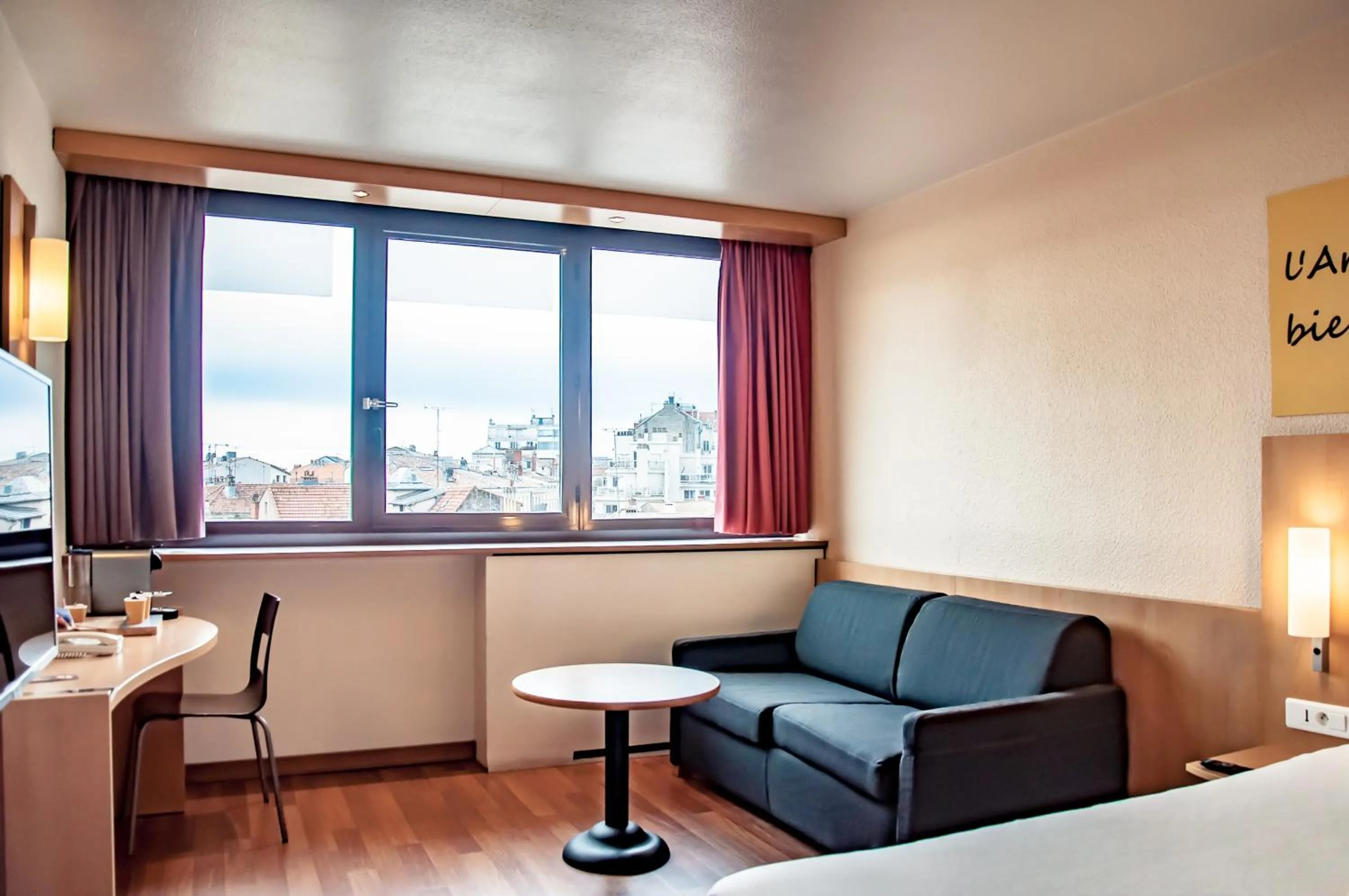 Superior Twin Room with Sofa in ibis Montpellier Centre Comedie