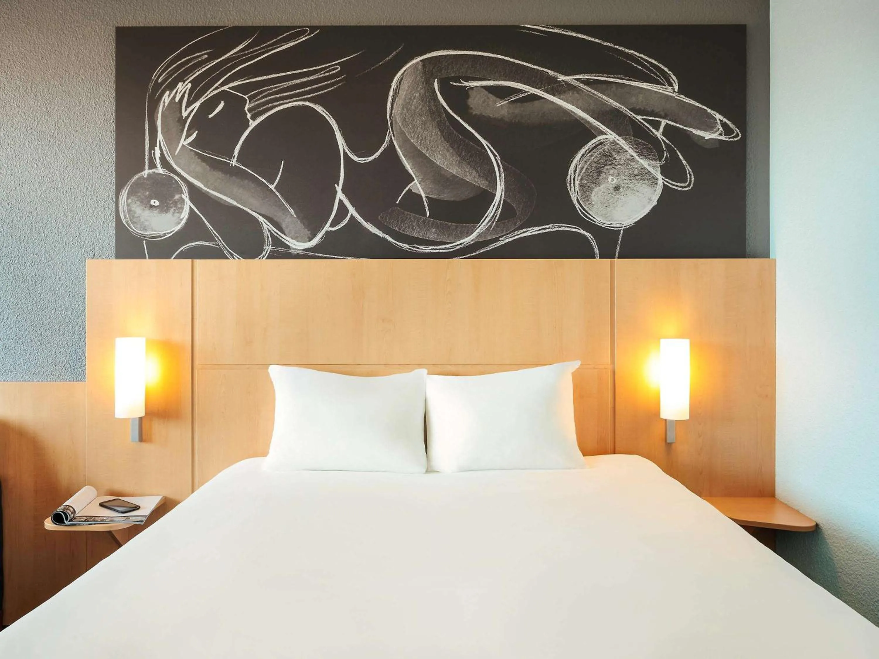 Bedroom, Bed in ibis Montpellier Centre Comedie