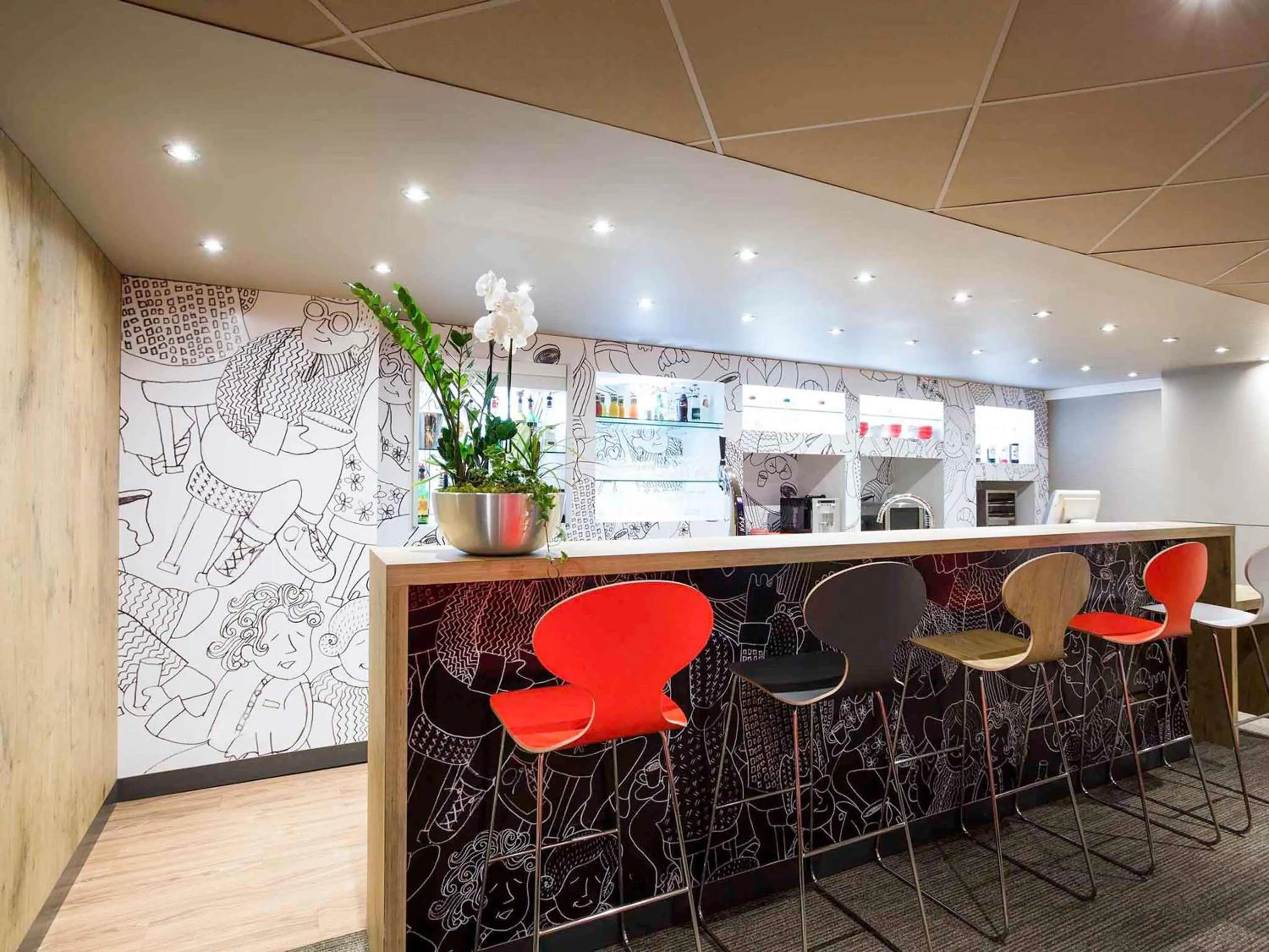 Lounge or bar in ibis Montpellier Centre Comedie