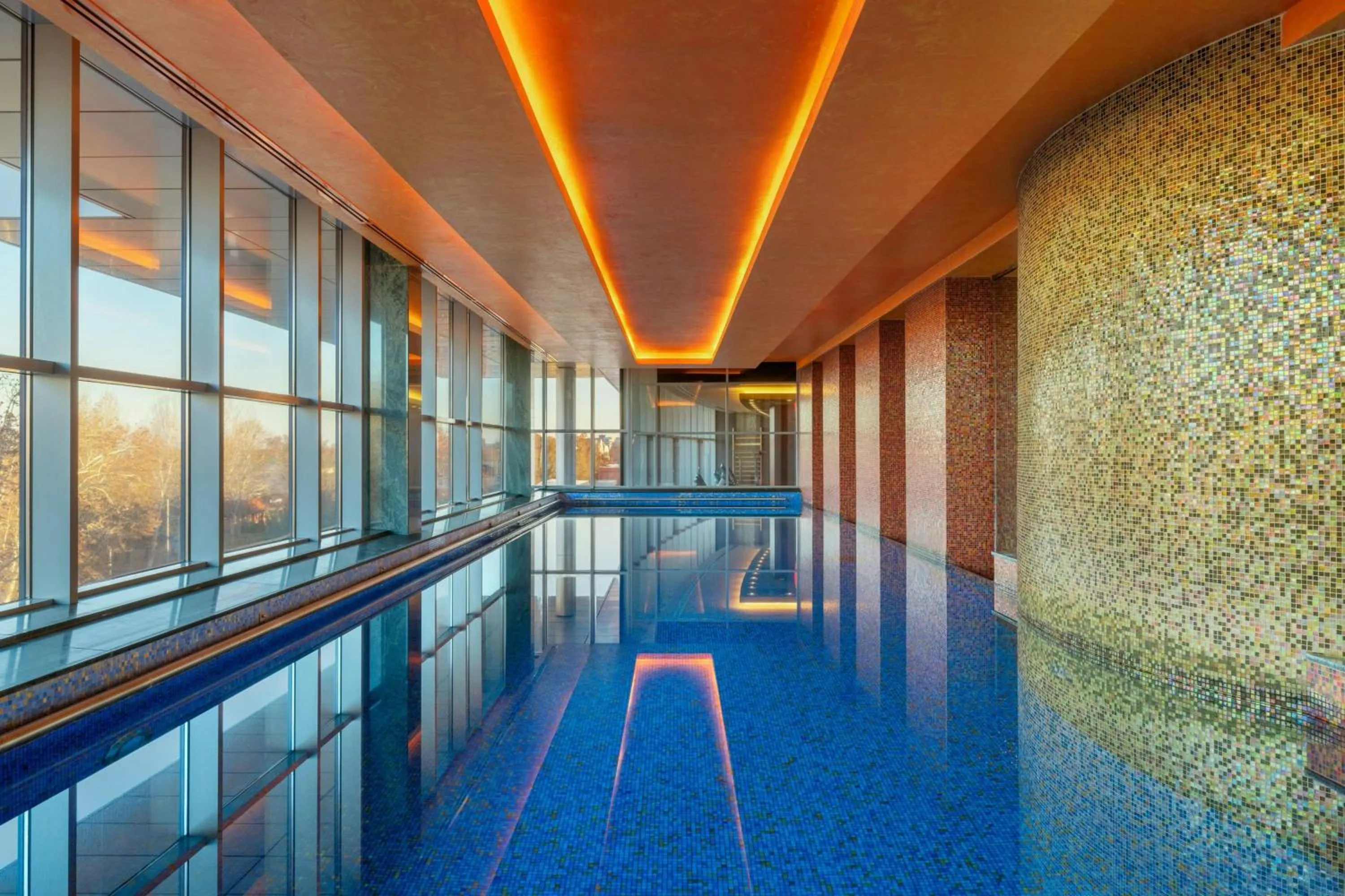 Swimming pool in Four Points by Sheraton Kecskemet Hotel and Conference Center