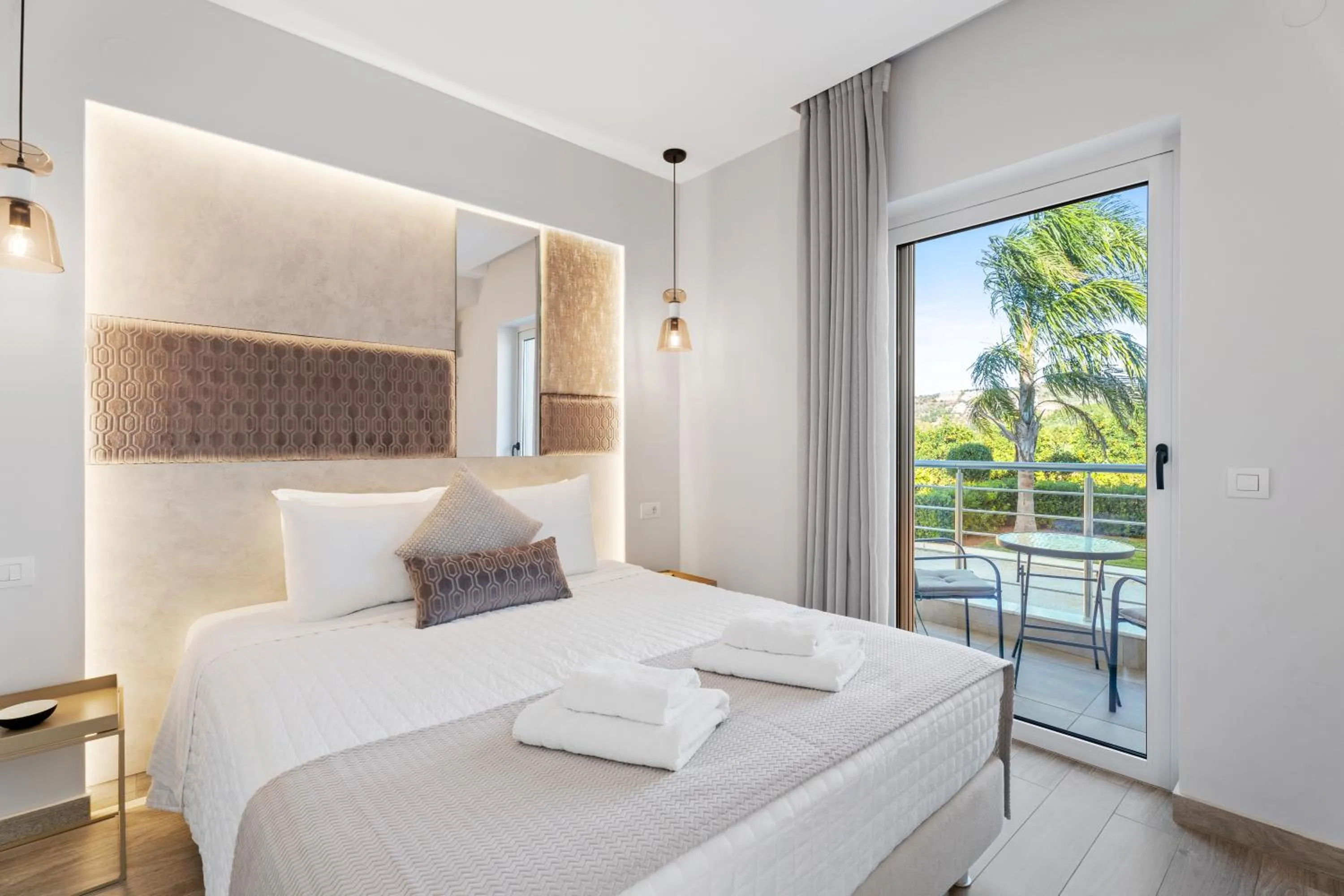 Balcony/Terrace, Bed in Frunze Luxury Apartments