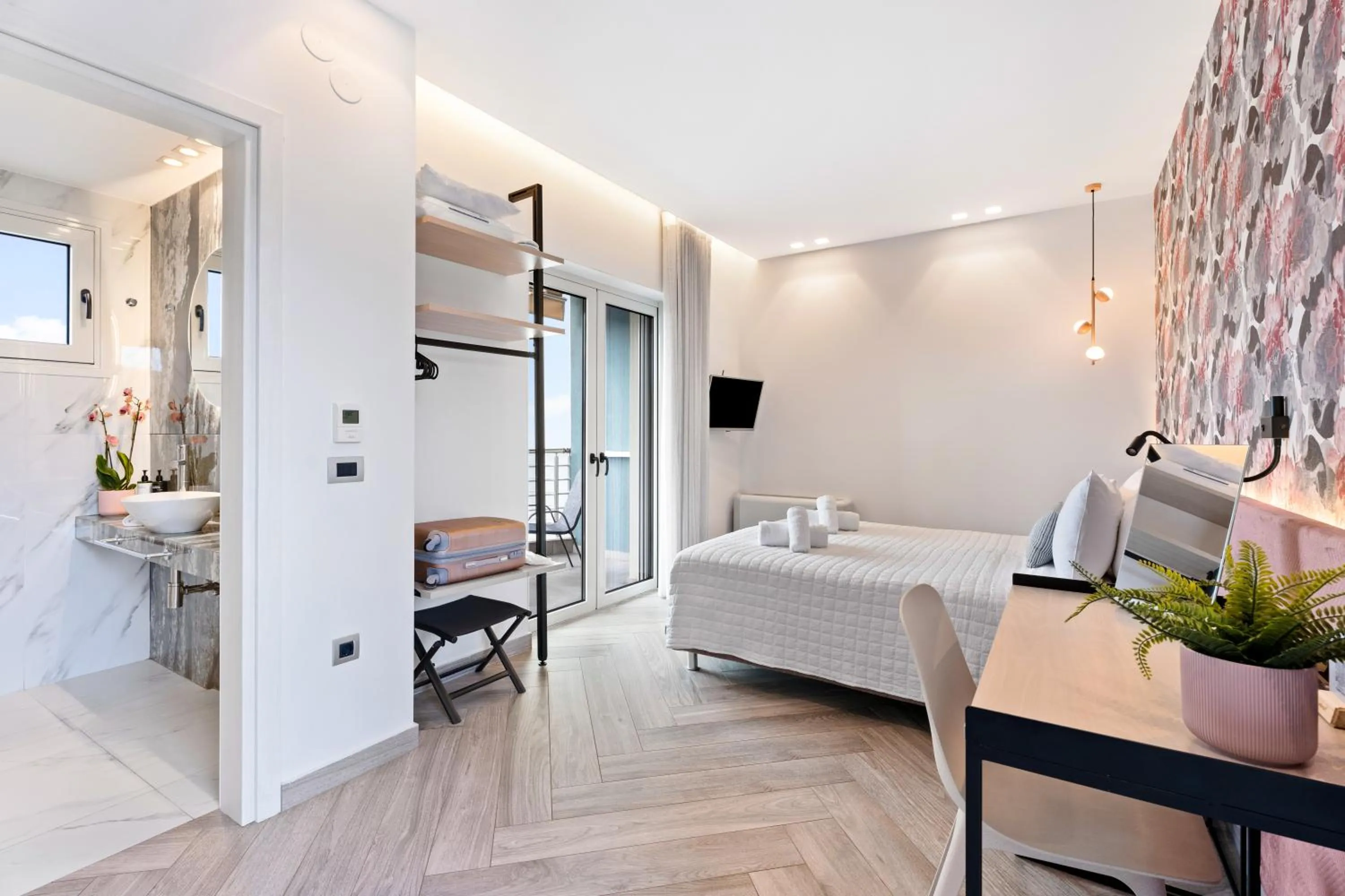 Seating area, Bed in Frunze Luxury Apartments