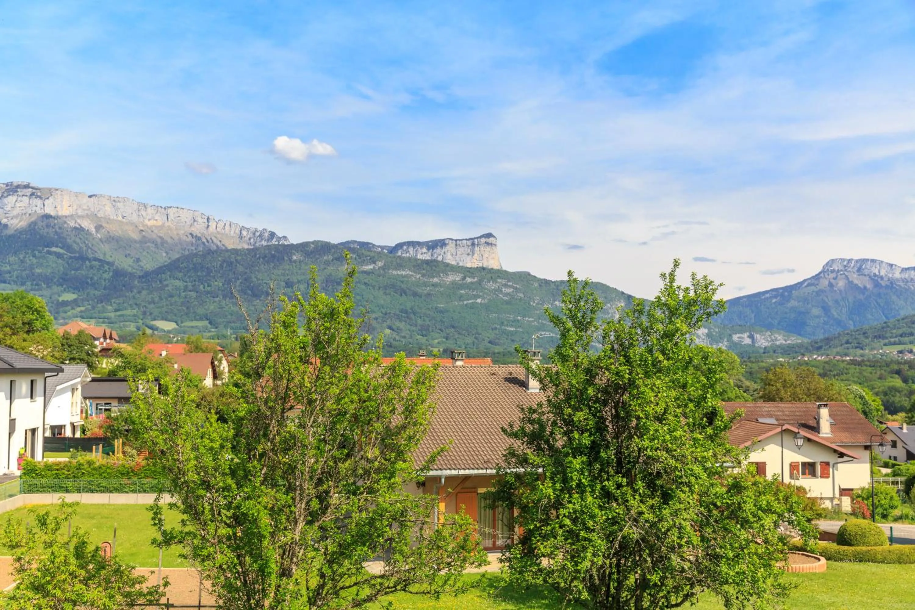 Mountain view in Logis hôtel Annecy nord / Argonay