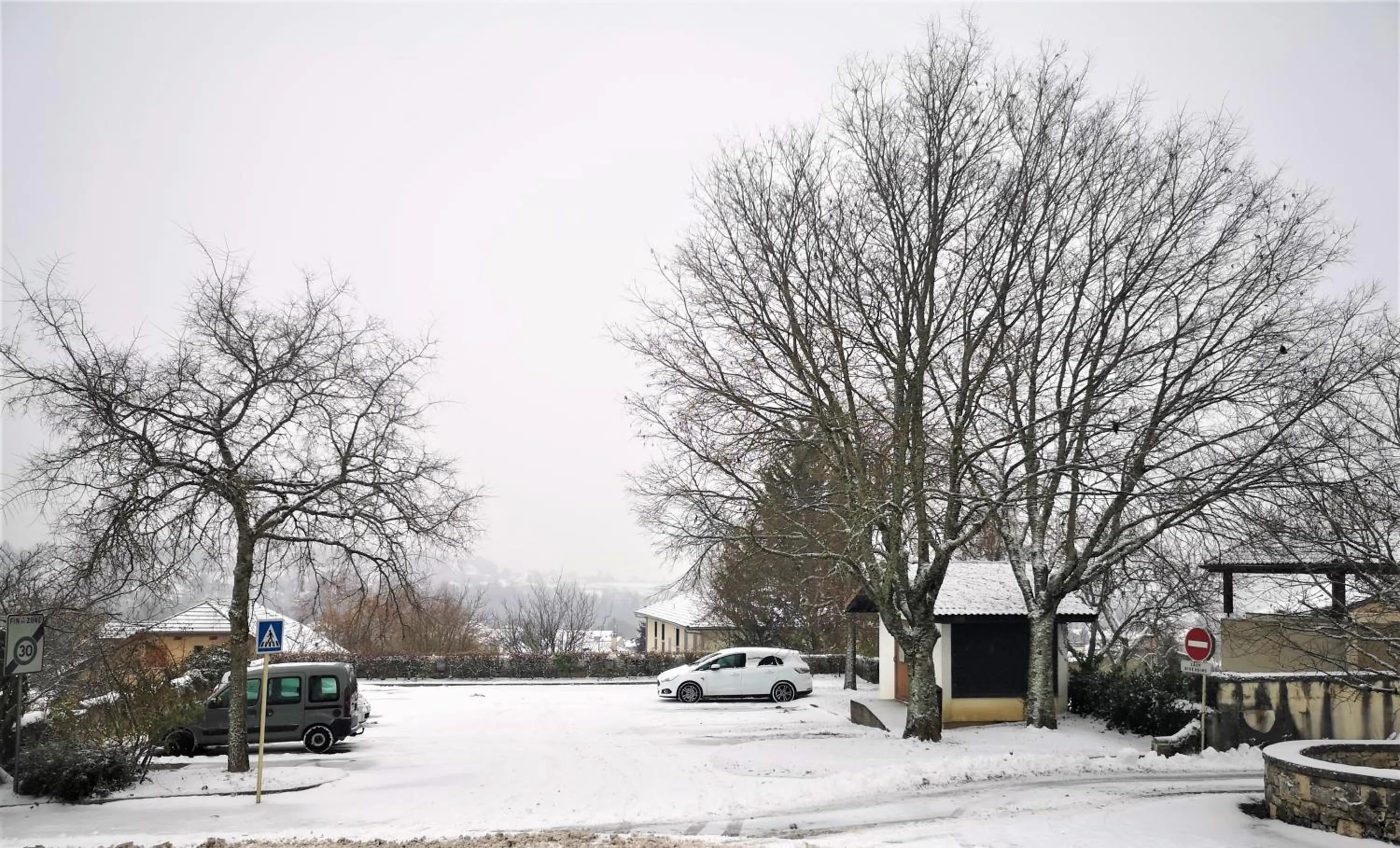 Parking in Logis hôtel Annecy nord / Argonay