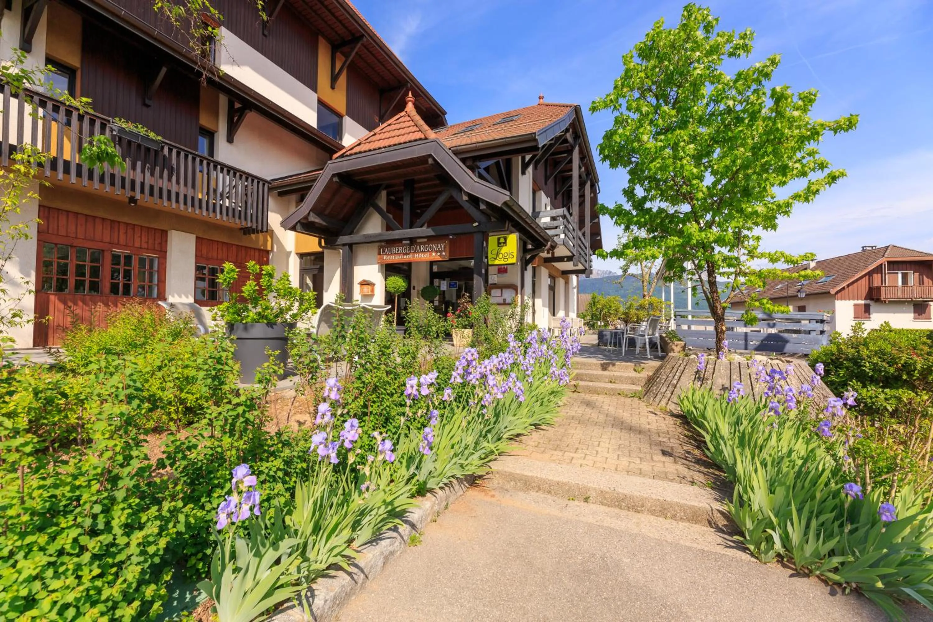 Property building in Logis hôtel Annecy nord / Argonay