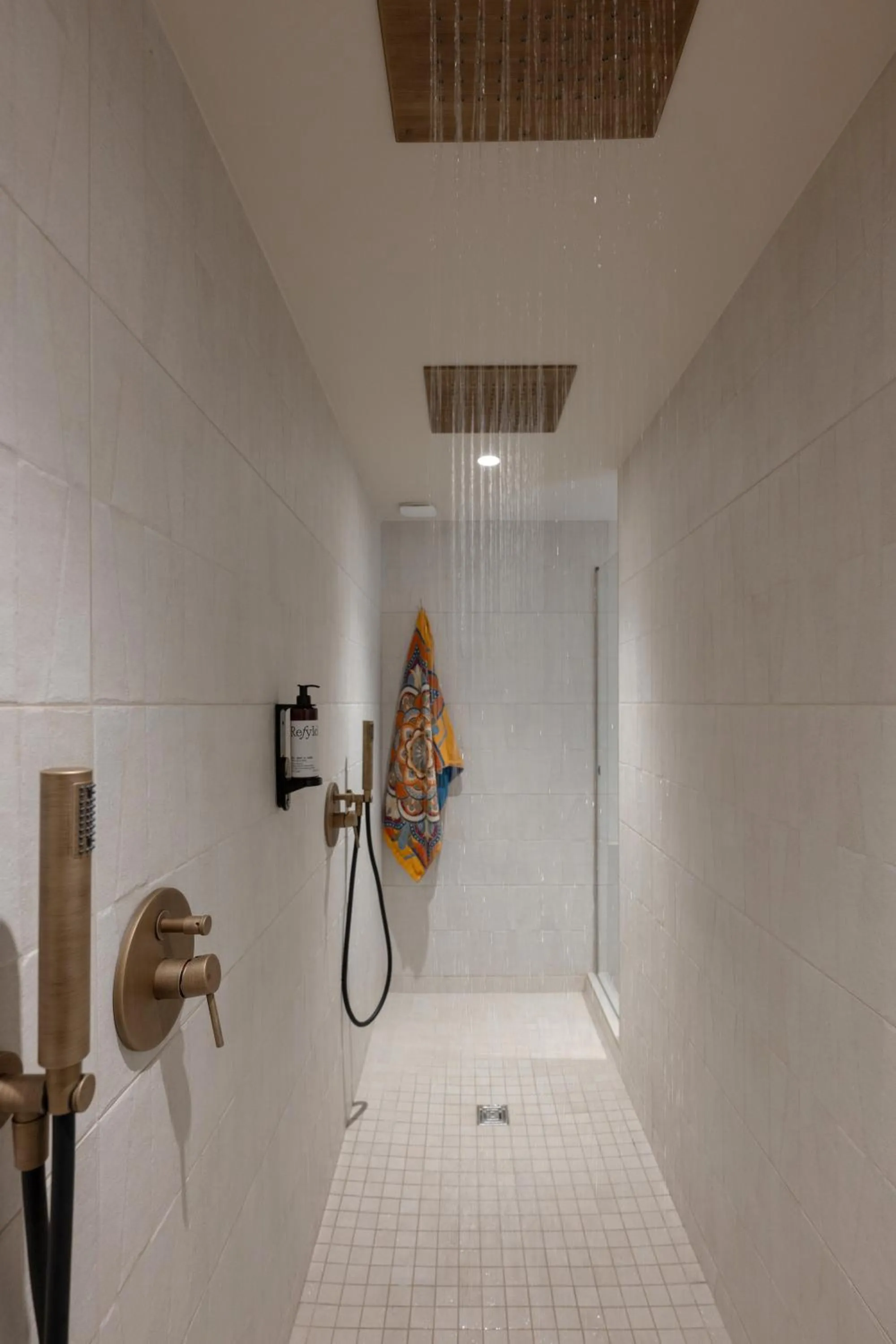 Shower in MiHotel Le Gourguillon
