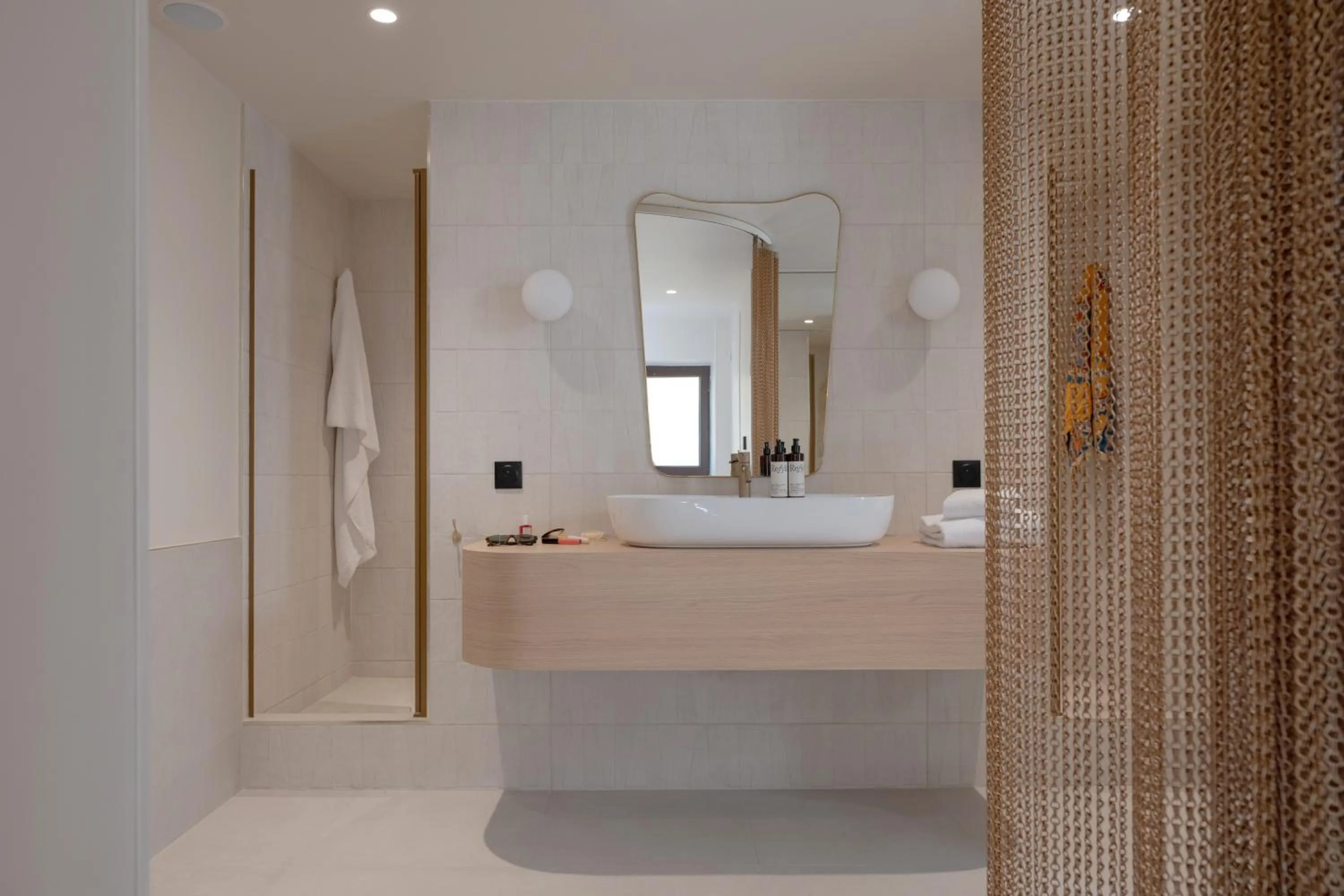 Bathroom in MiHotel Le Gourguillon