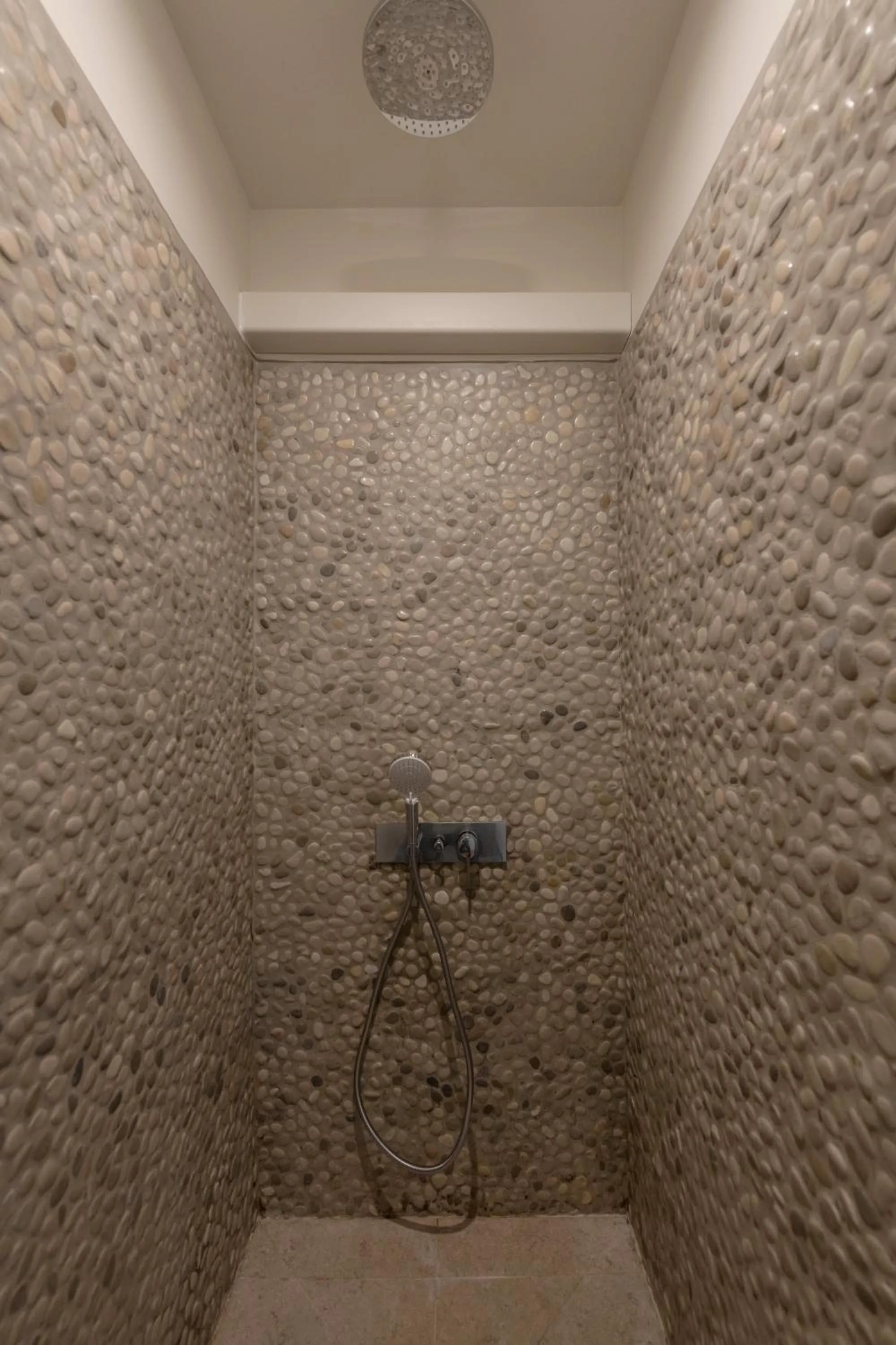 Shower in MiHotel Le Gourguillon