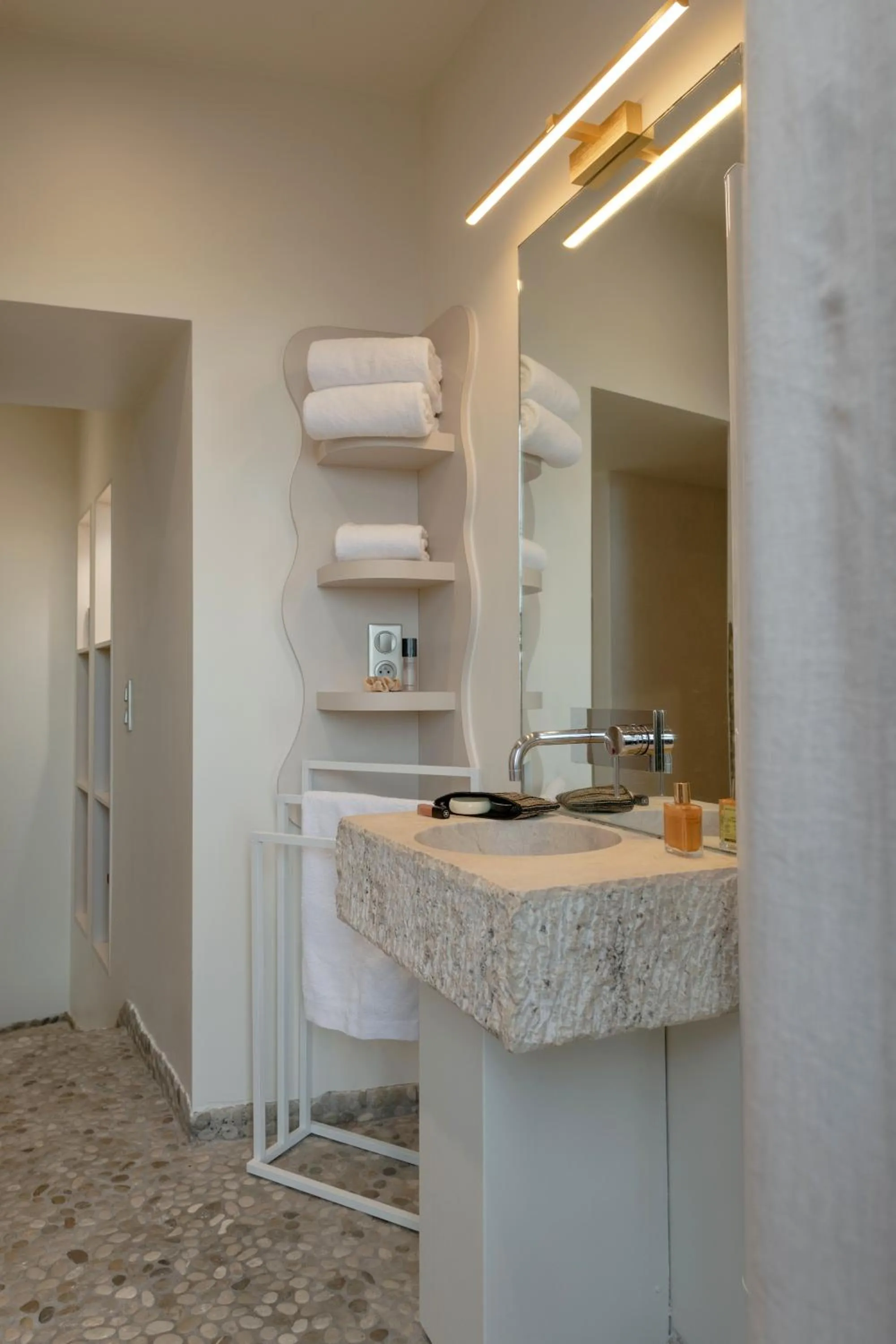 Bathroom in MiHotel Le Gourguillon