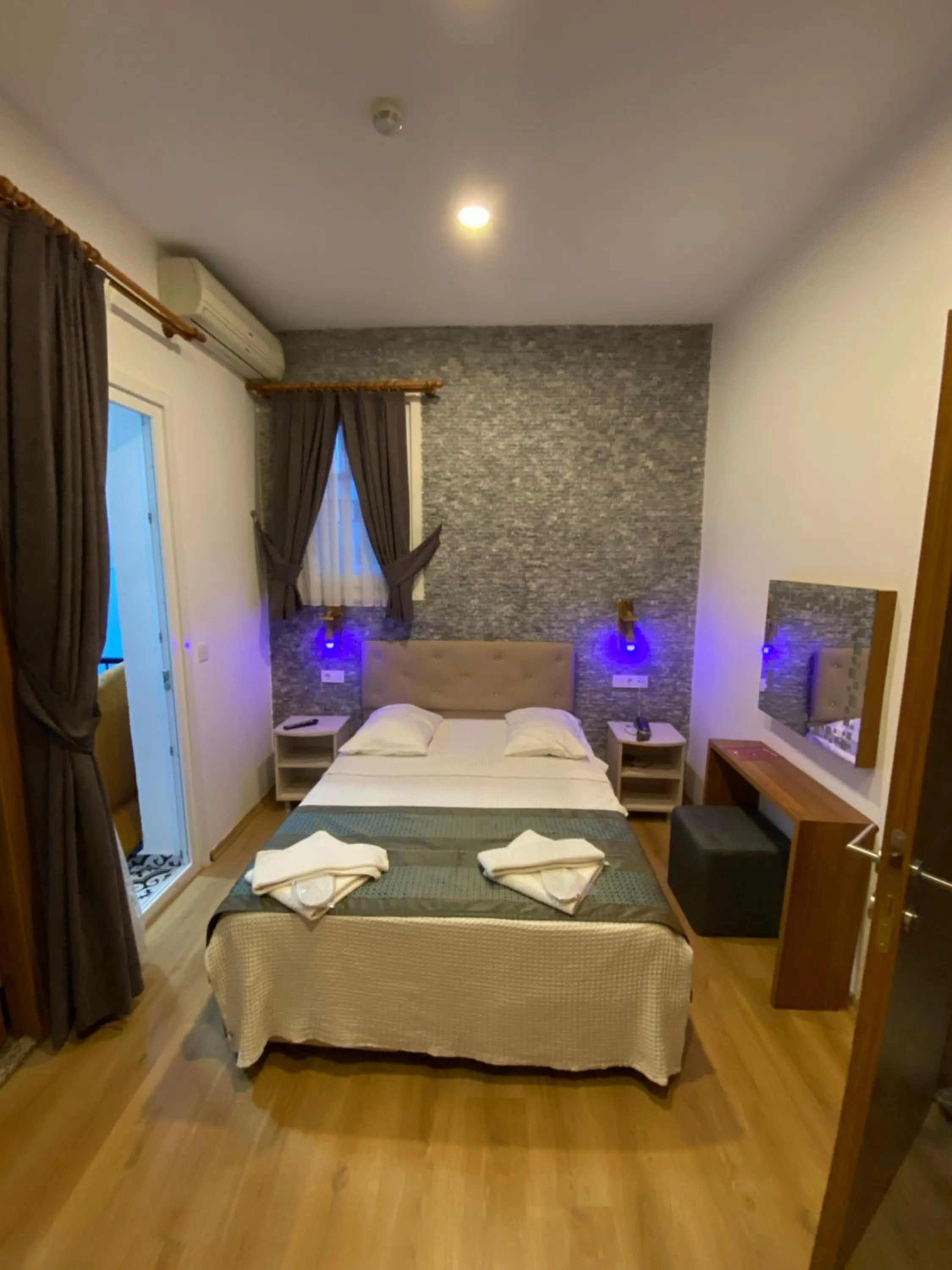 Balcony/Terrace, Bed in Masal Hotel