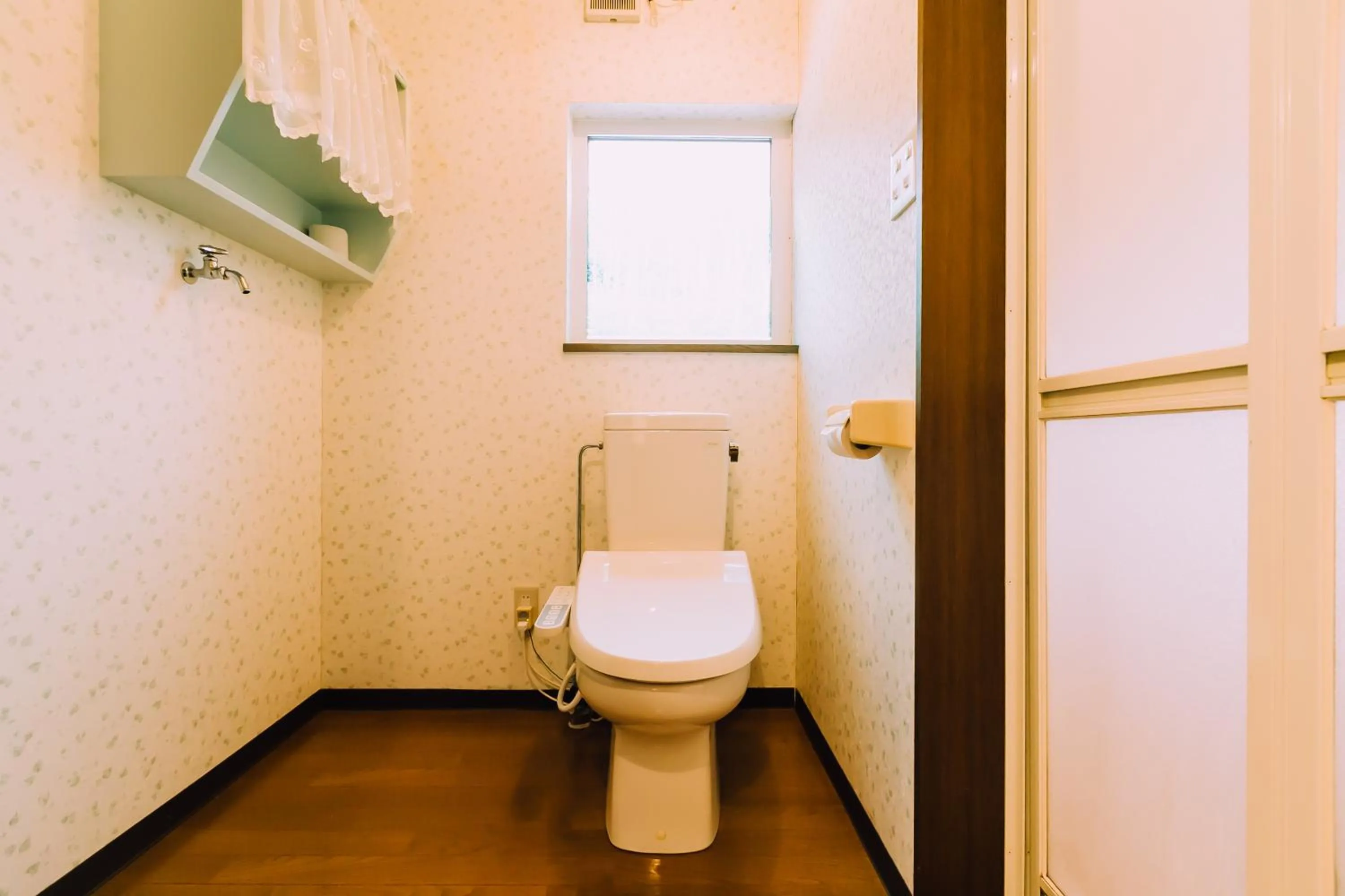 Toilet in LAKE TOYA Great view log cabin