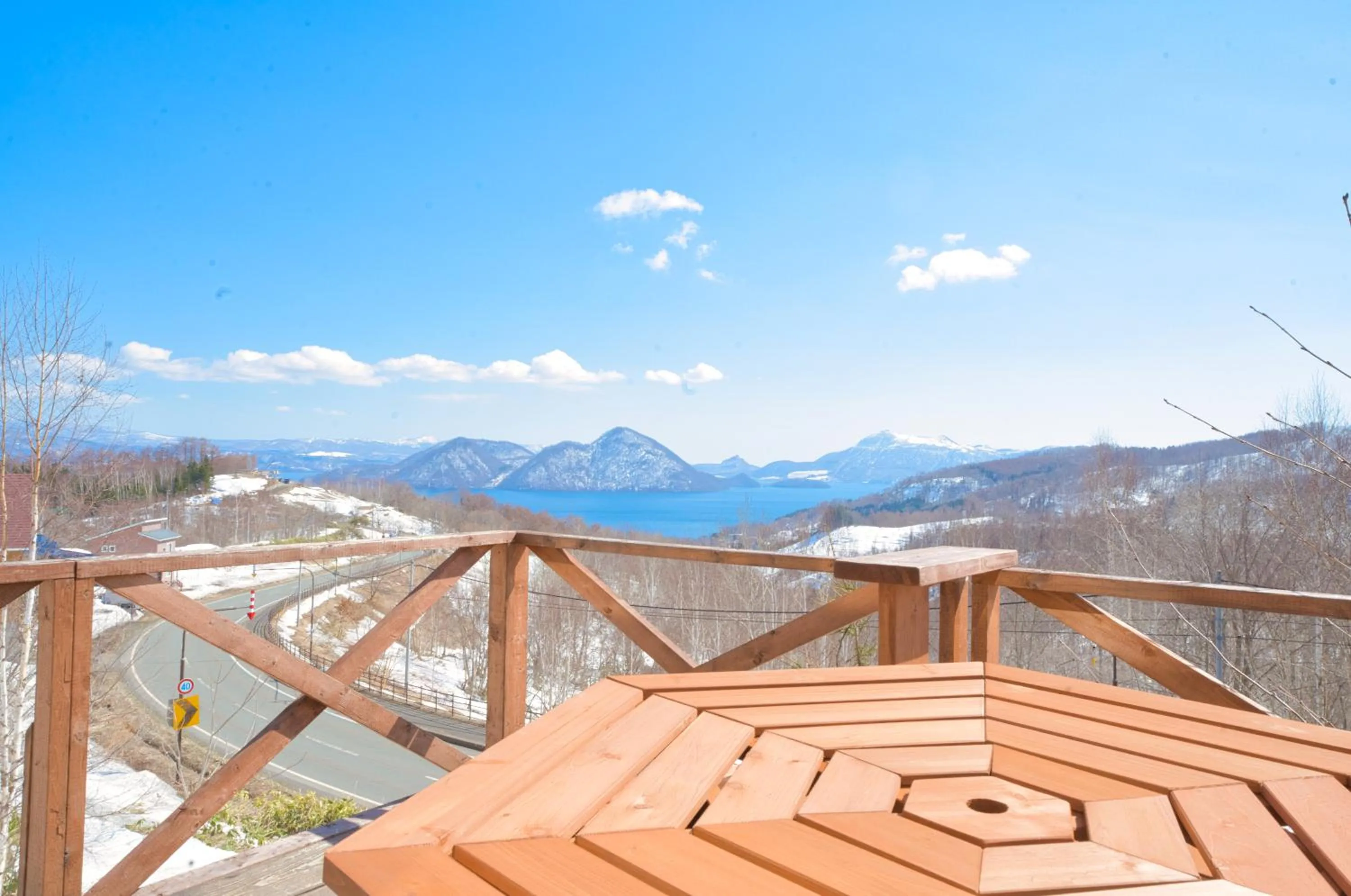 Balcony/Terrace in LAKE TOYA Great view log cabin