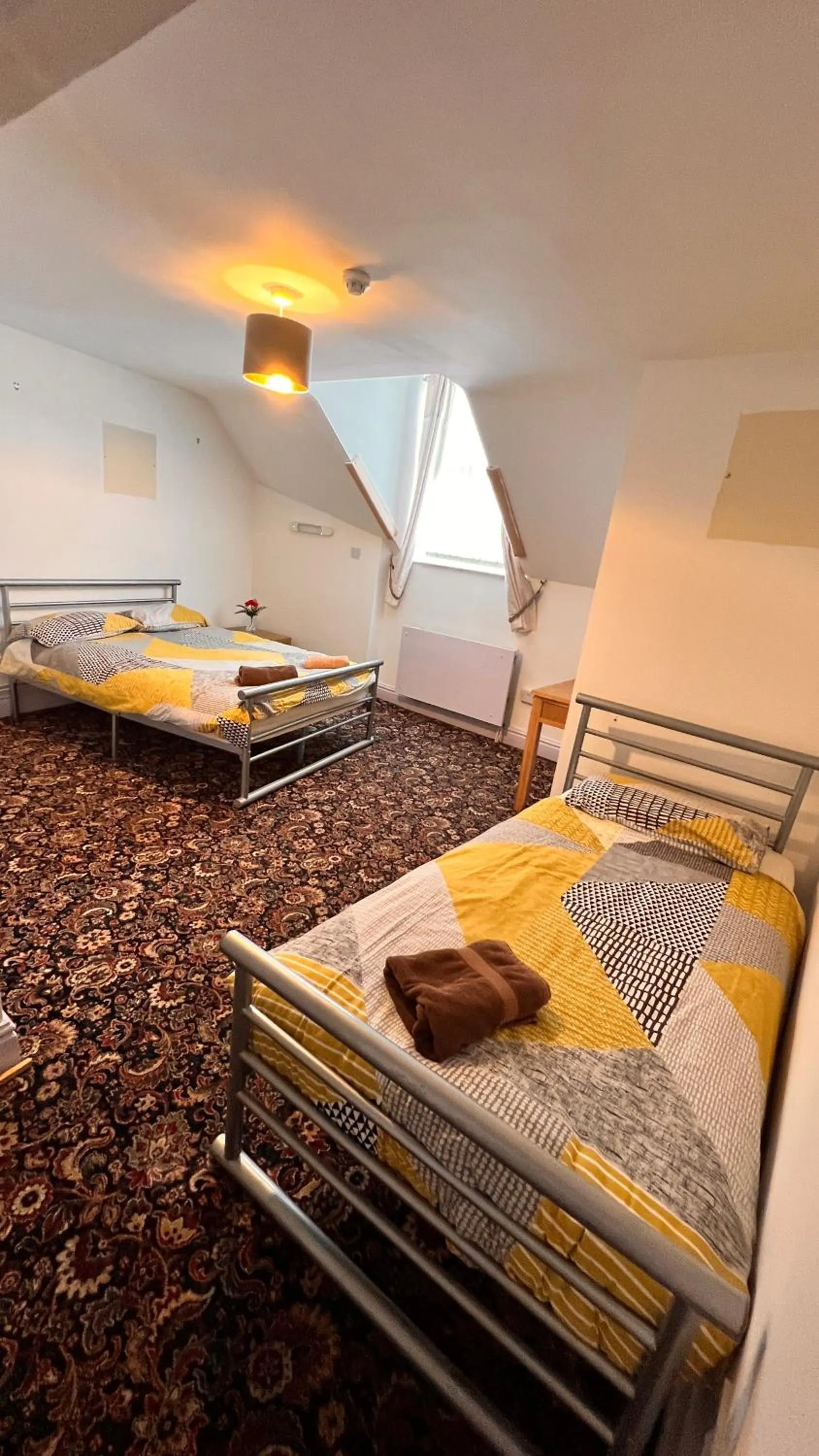 Photo of the whole room, Bed in Castle Lodge Guest House 86-88 Sheil Rd L6 3AF