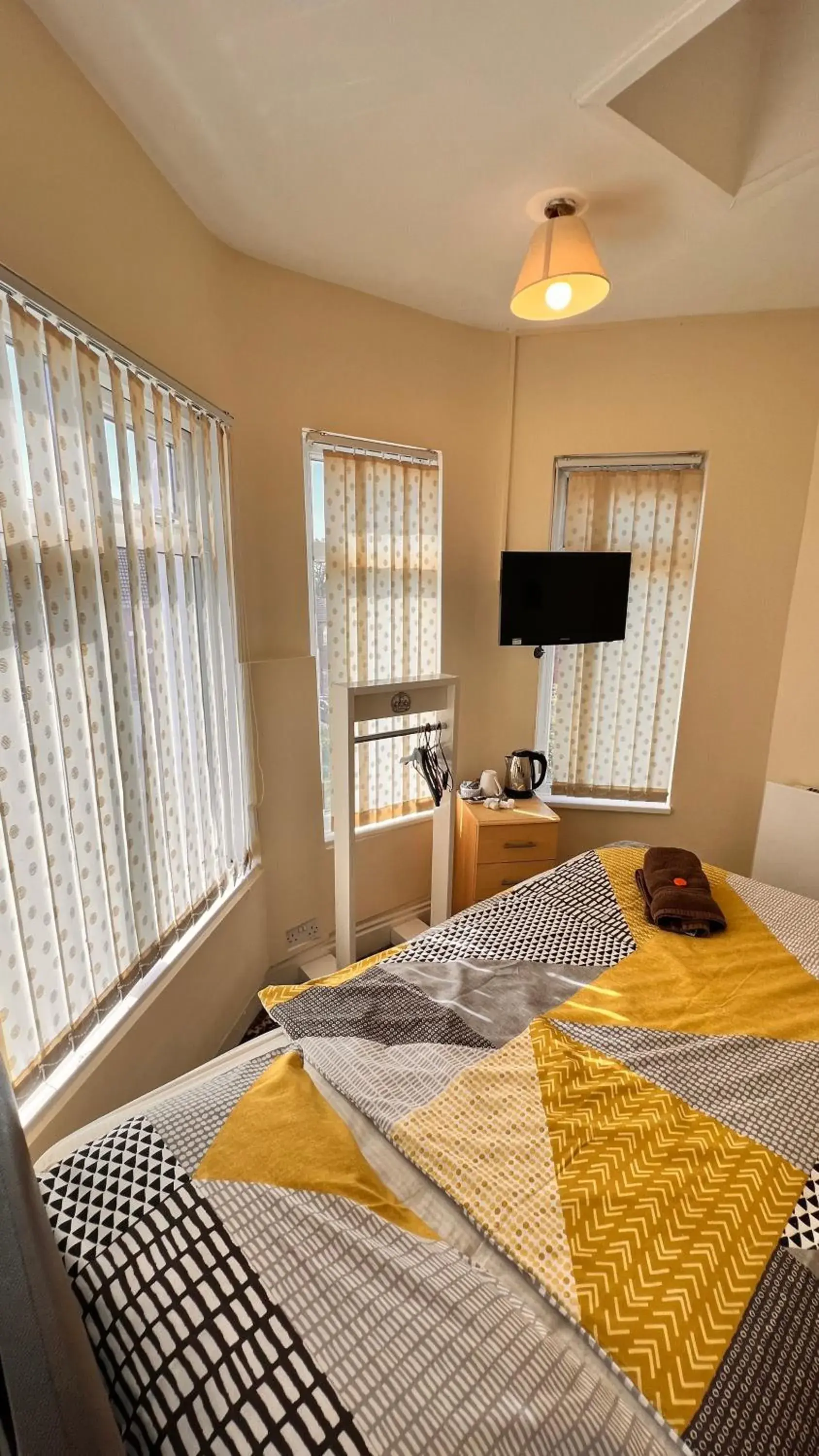 Economy Single Room - single occupancy in Castle Lodge Guest House 86-88 Sheil Rd L6 3AF Economy Single Room - single occupancy in Castle Lodge Guest House 86-88 Sheil Rd L6 3AF