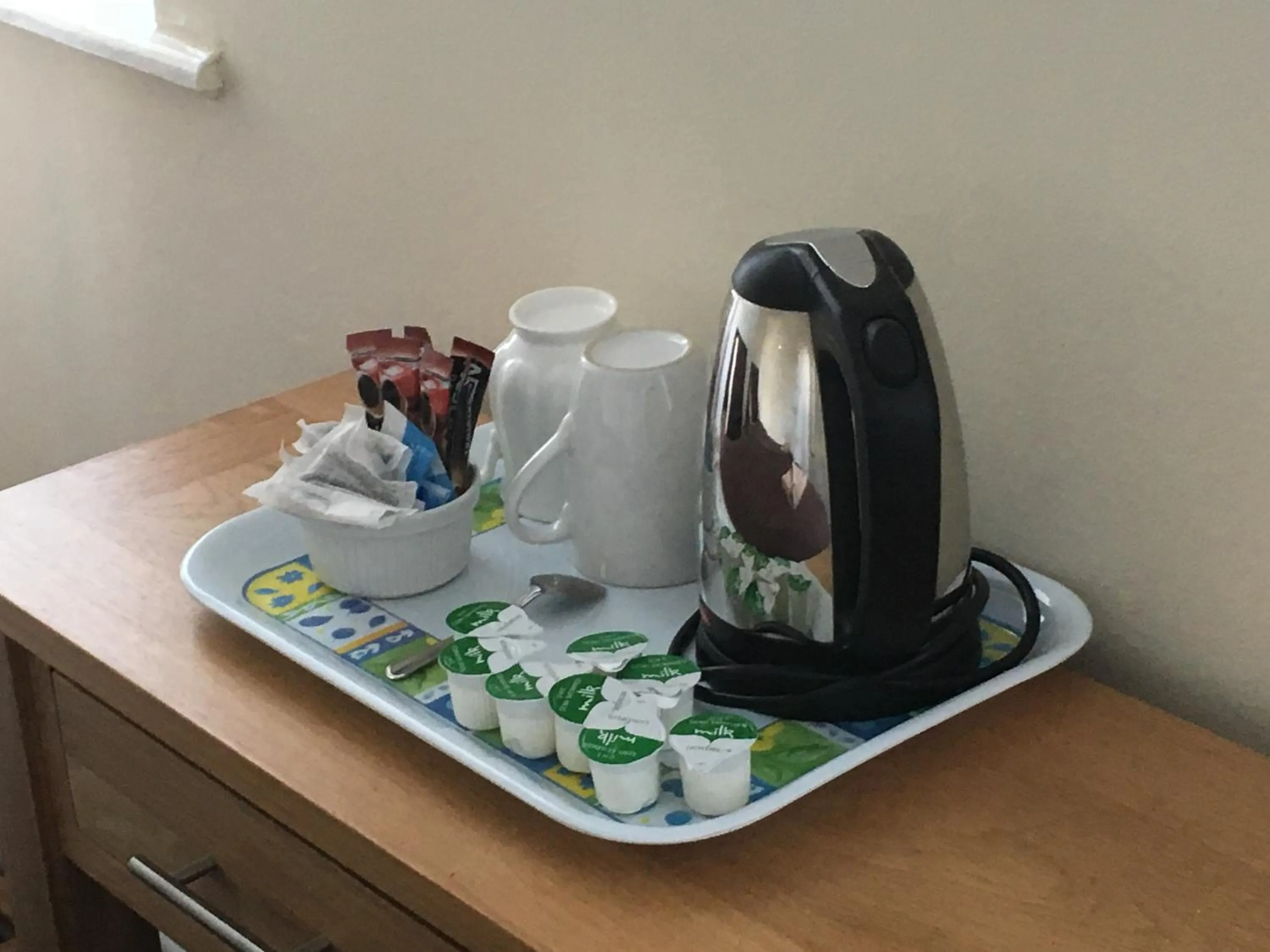 Coffee/tea facilities in Castle Lodge Guest House 86-88 Sheil Rd L6 3AF