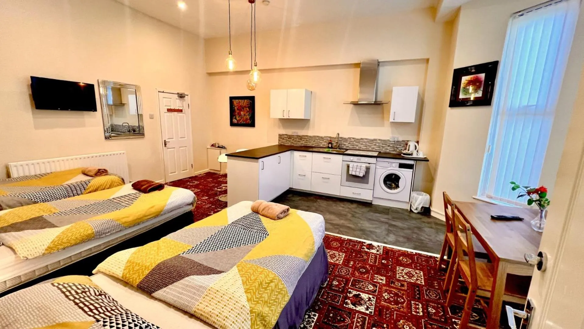 TV and multimedia in Castle Lodge Guest House 86-88 Sheil Rd L6 3AF