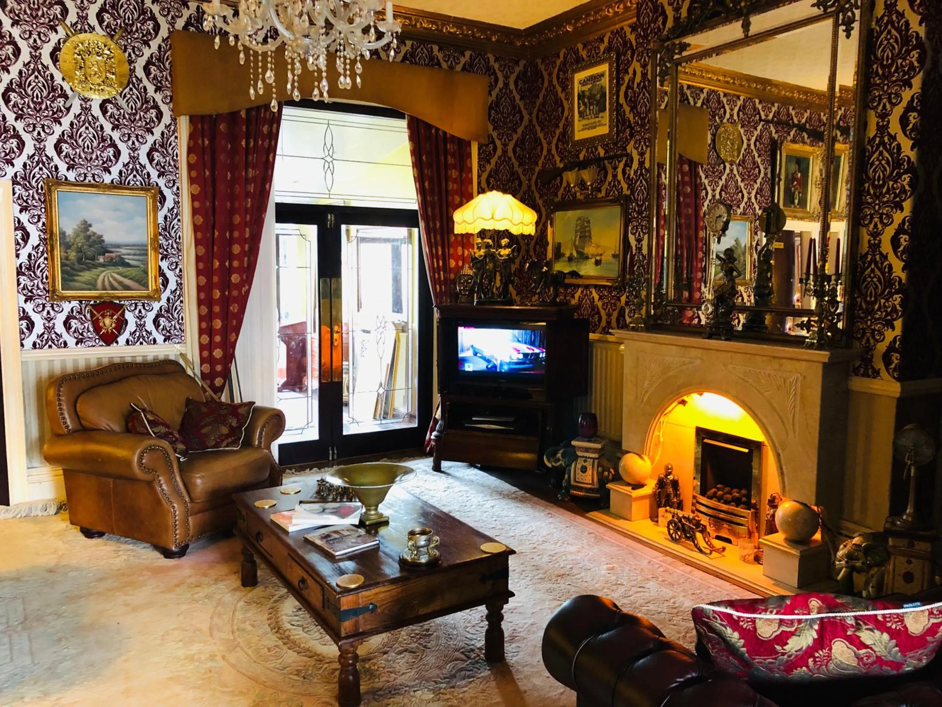 Lounge or bar, Bed in Castle Lodge Guest House 86-88 Sheil Rd L6 3AF