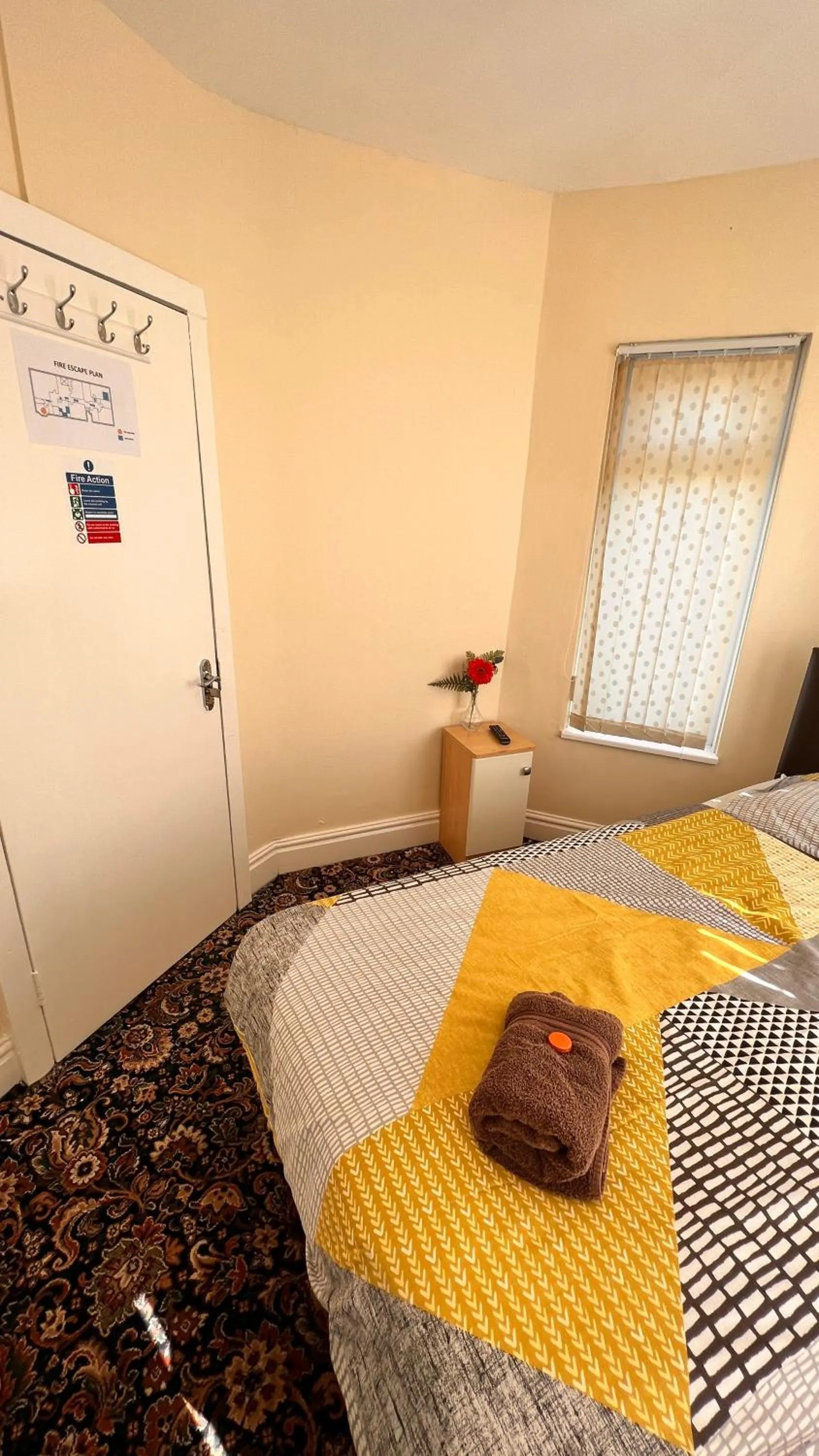 Photo of the whole room, Bed in Castle Lodge Guest House 86-88 Sheil Rd L6 3AF