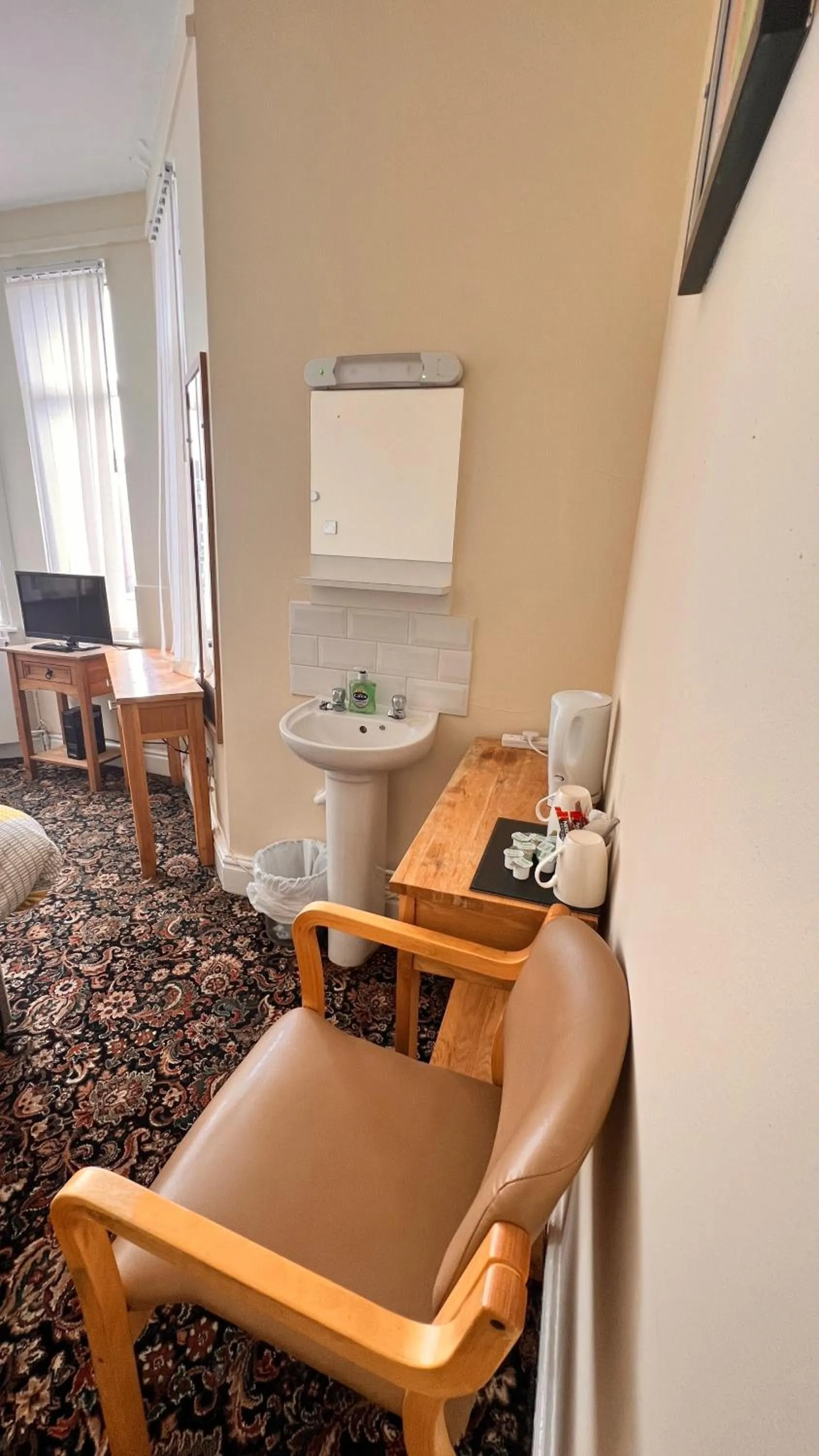 Photo of the whole room in Castle Lodge Guest House 86-88 Sheil Rd L6 3AF