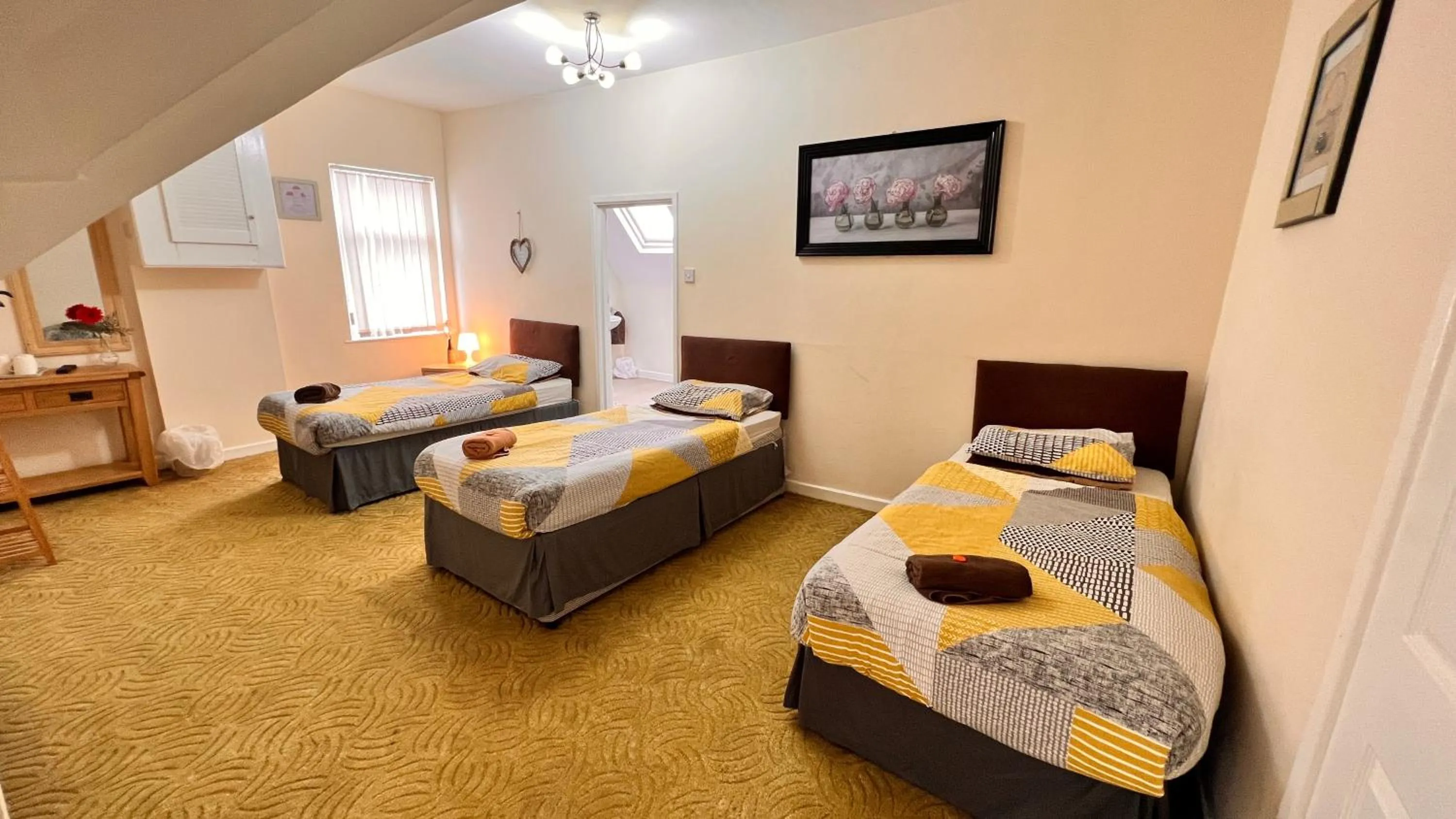 Bedroom, Bed in Castle Lodge Guest House 86-88 Sheil Rd L6 3AF