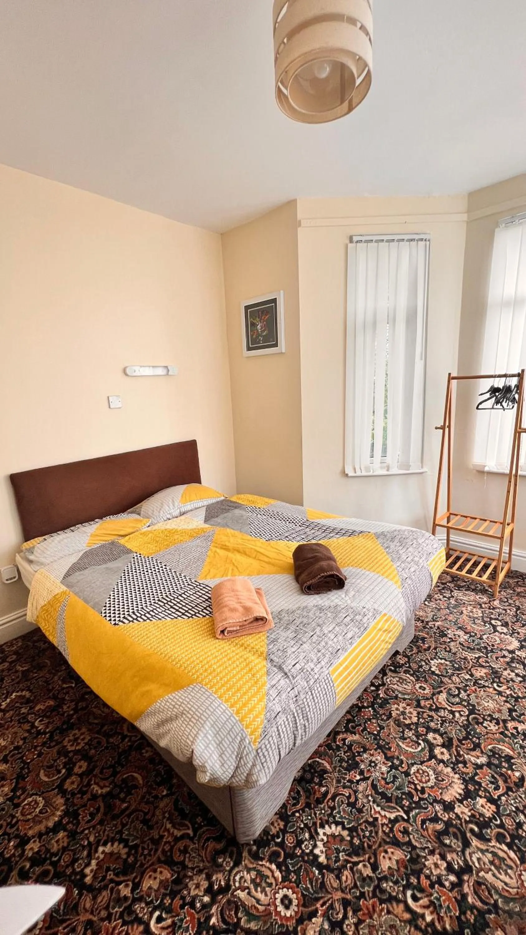 Photo of the whole room, Bed in Castle Lodge Guest House 86-88 Sheil Rd L6 3AF