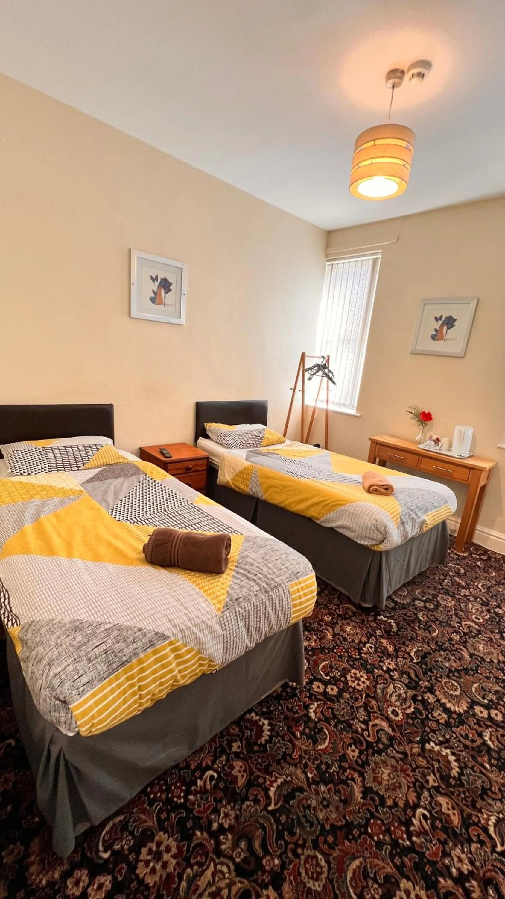 Photo of the whole room, Bed in Castle Lodge Guest House 86-88 Sheil Rd L6 3AF