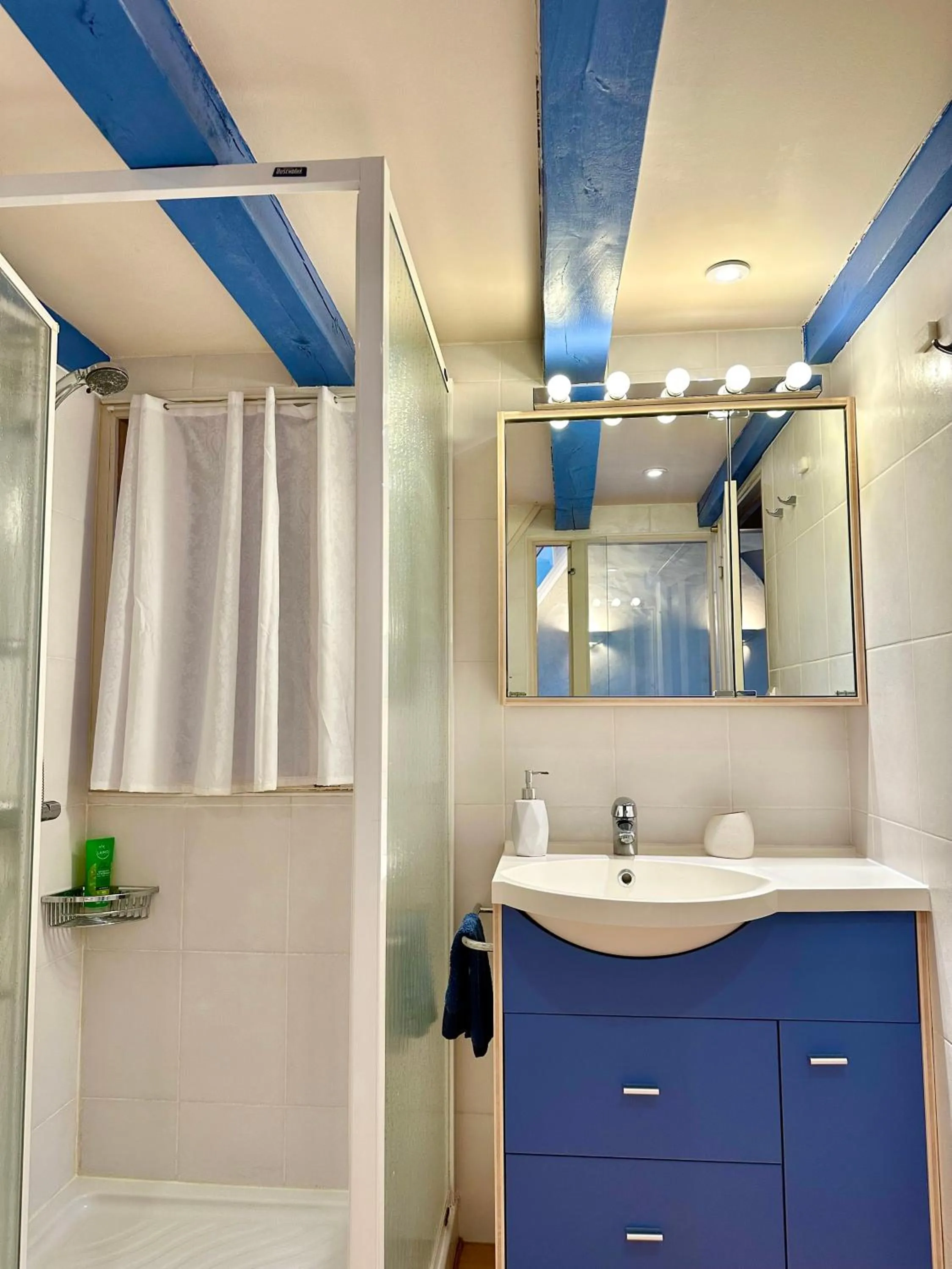 Bathroom in Logis Saint-Flaceau