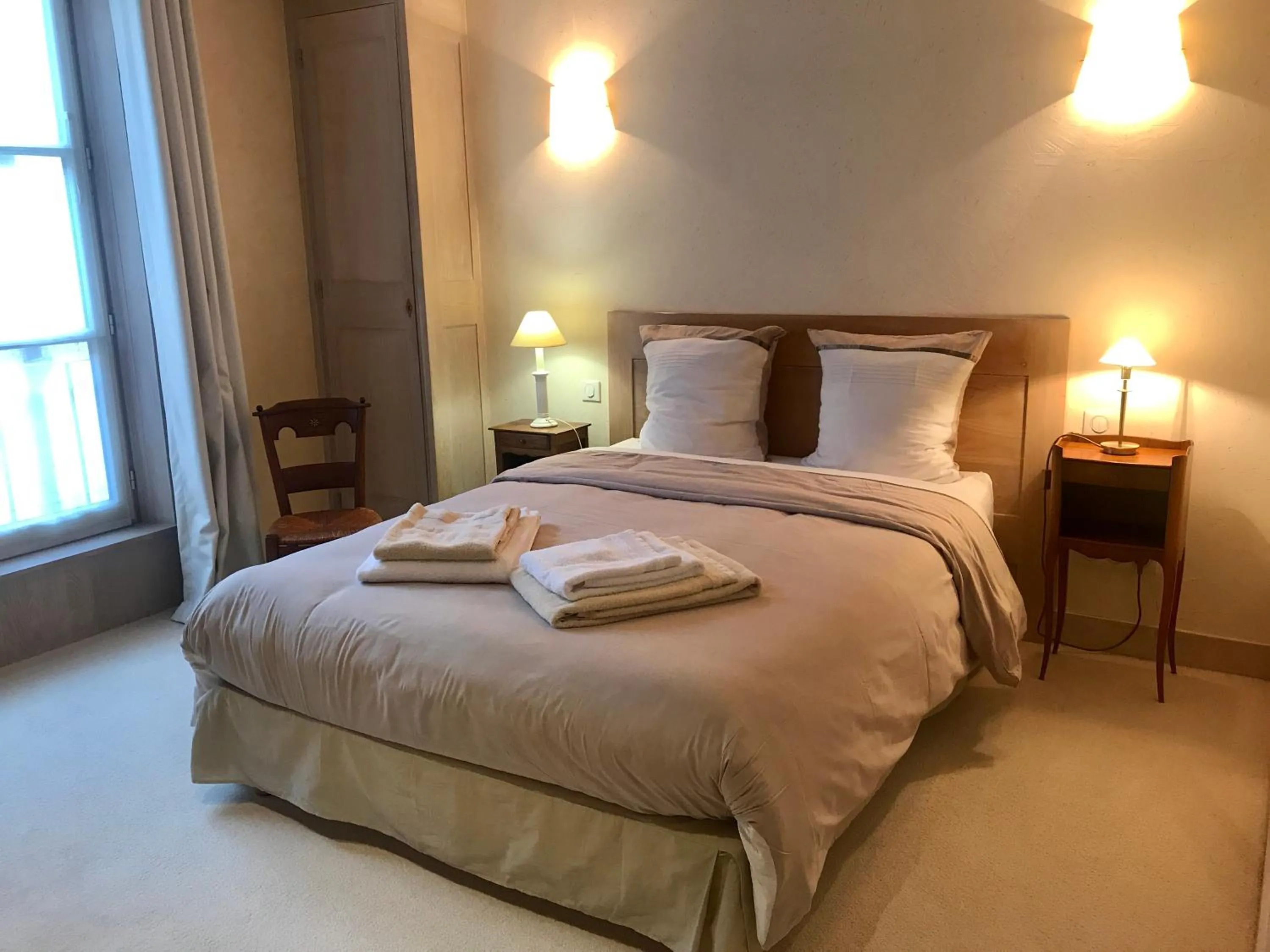 Bedroom, Bed in Logis Saint-Flaceau