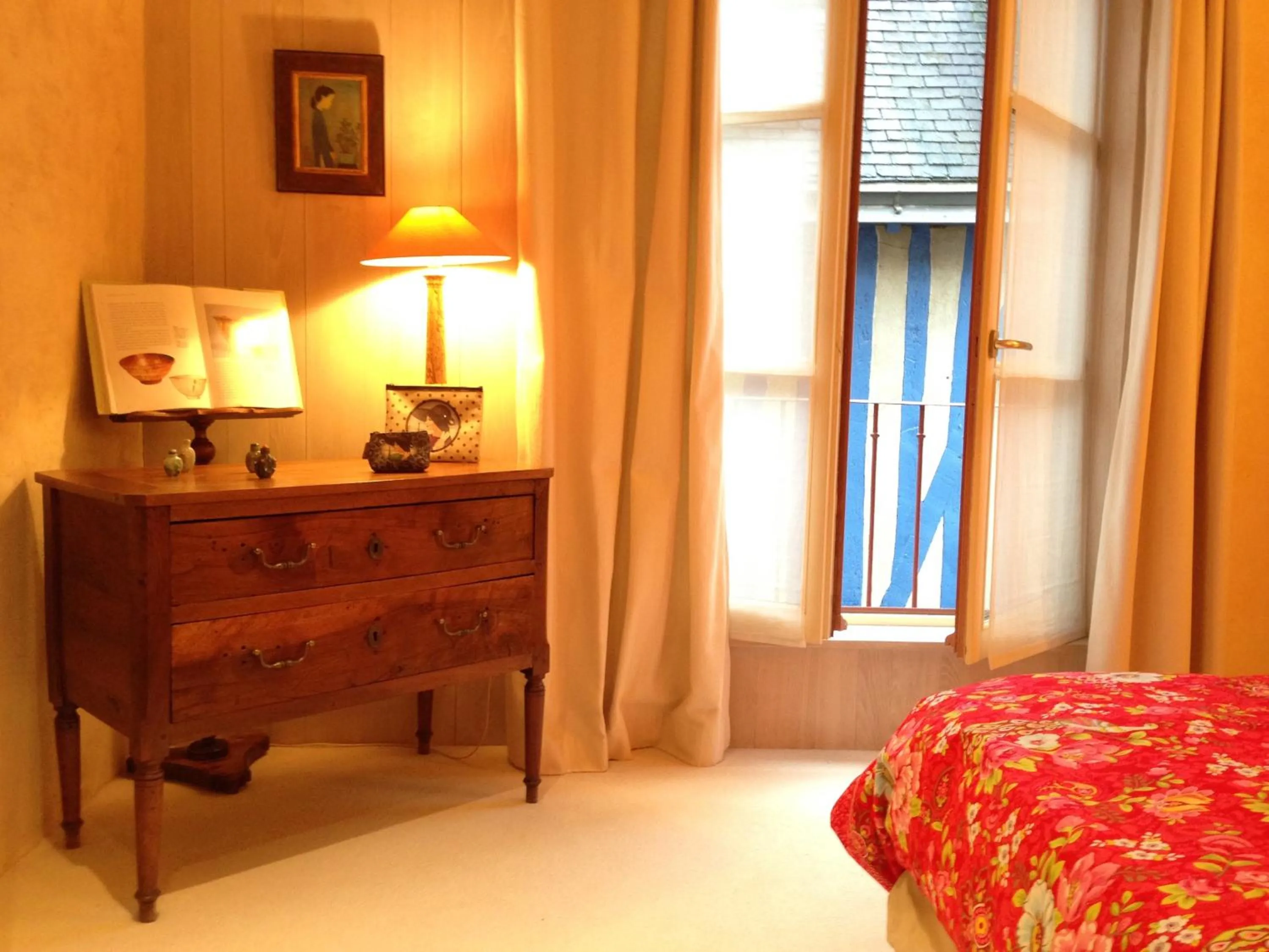 Bedroom, Bed in Logis Saint-Flaceau