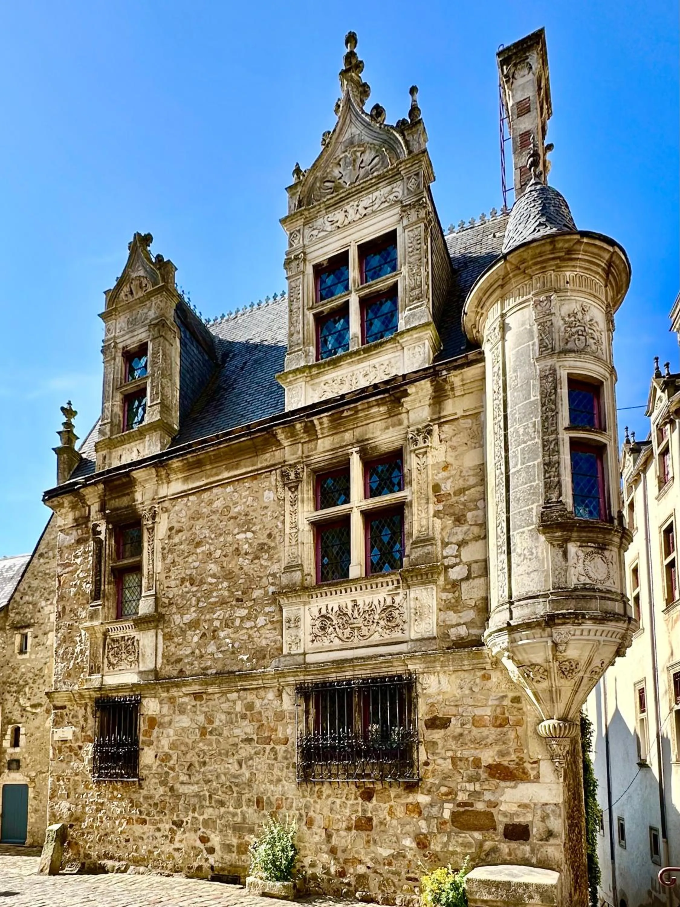 Nearby landmark in Logis Saint-Flaceau